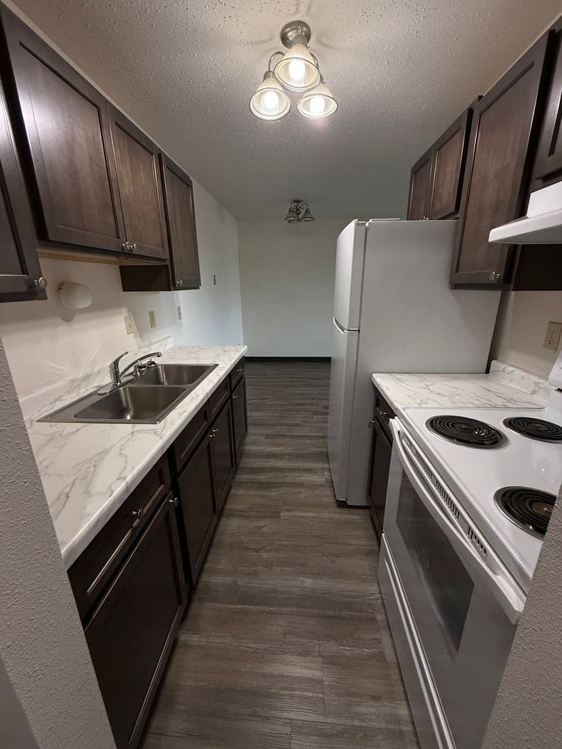 Dickinson Apartment: 1612 Praire Ave