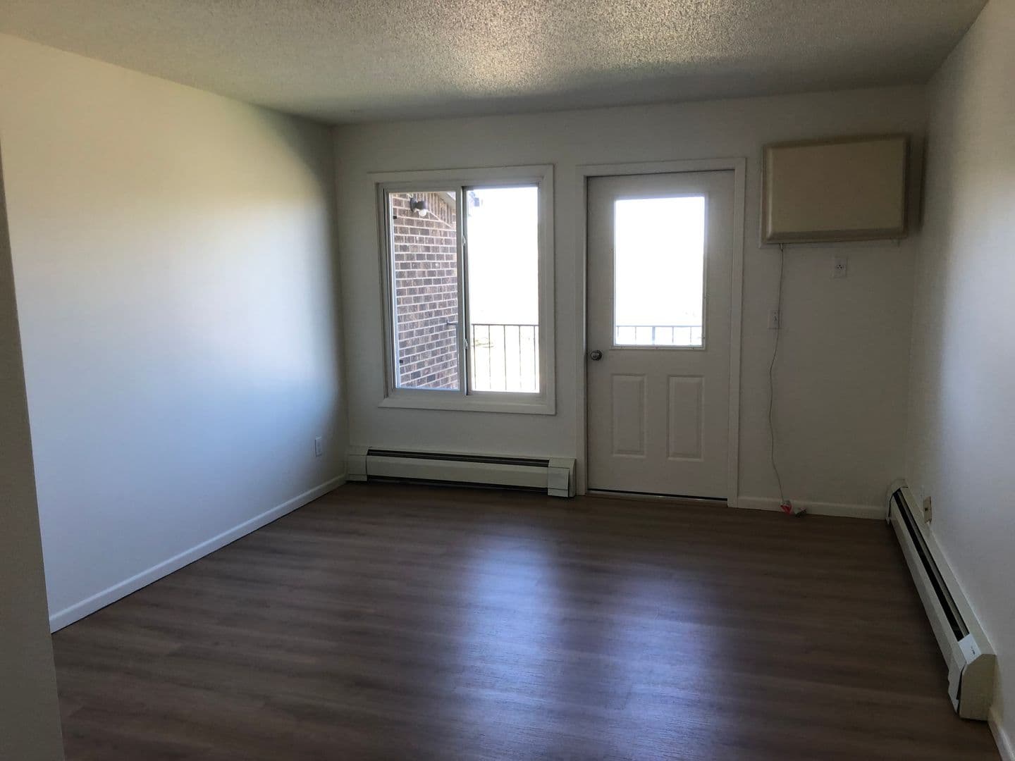 Dickinson Apartment: 1189 17th Ave W