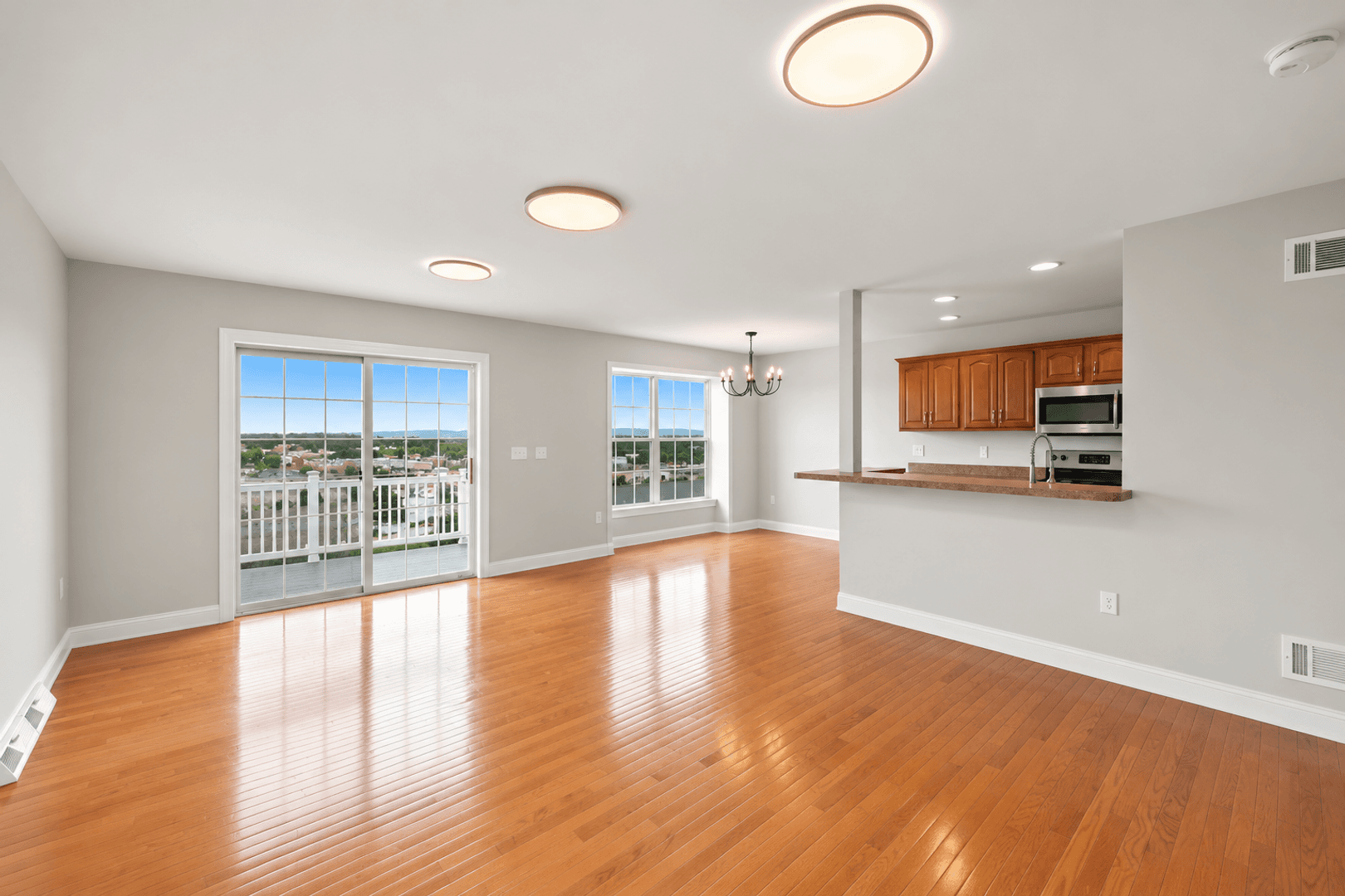 Harrisburg House: 777 Oak Leaf Lane