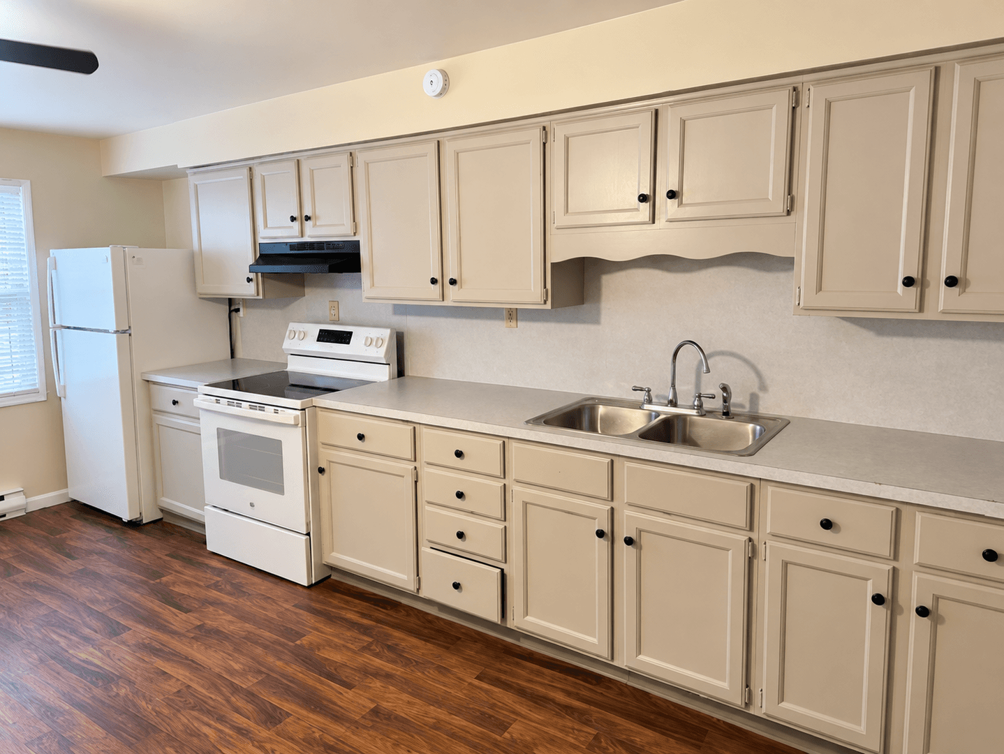 Middletown Apartment: 136 Spring St