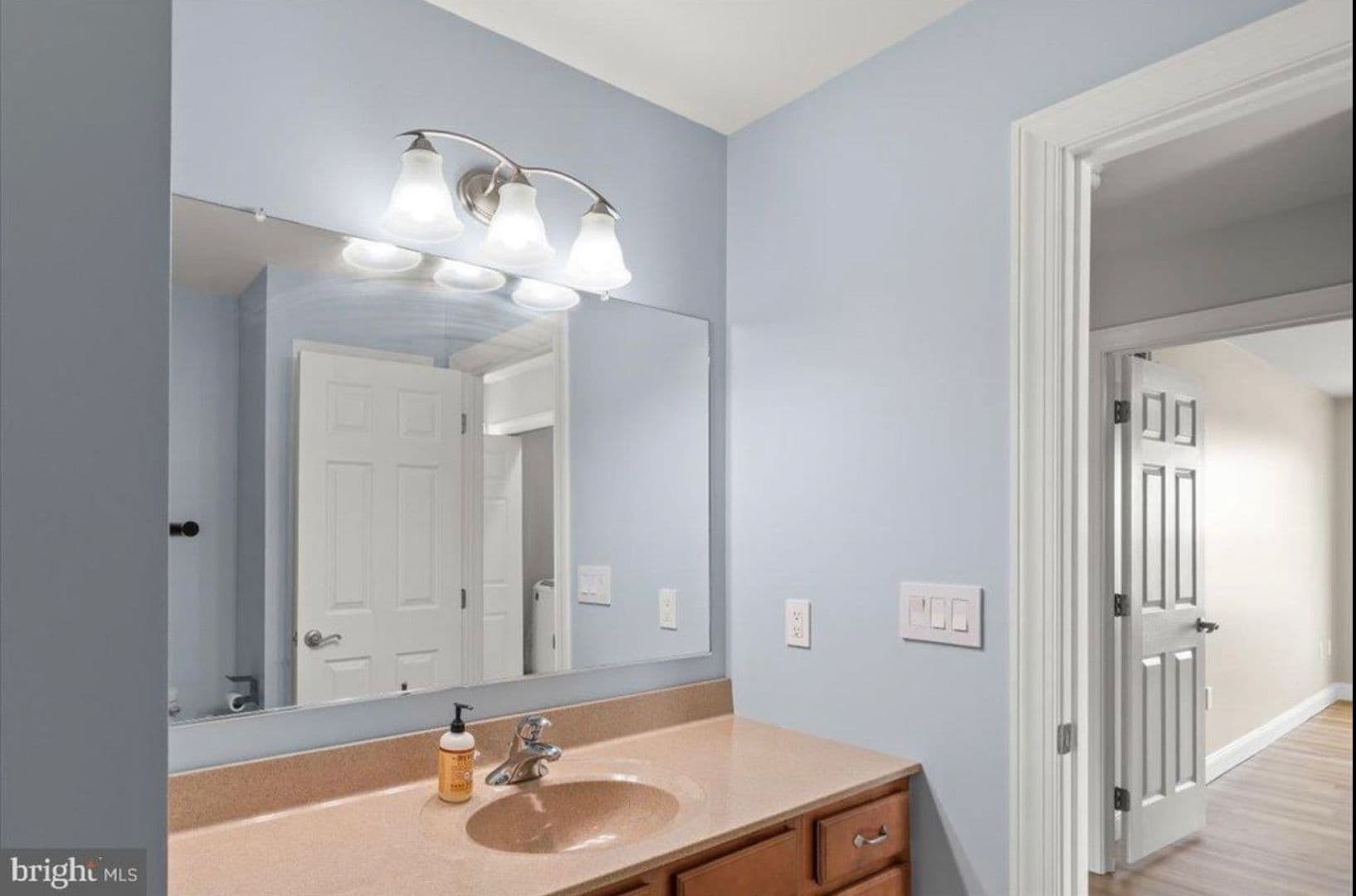 Harrisburg House: 777 Oak Leaf Lane