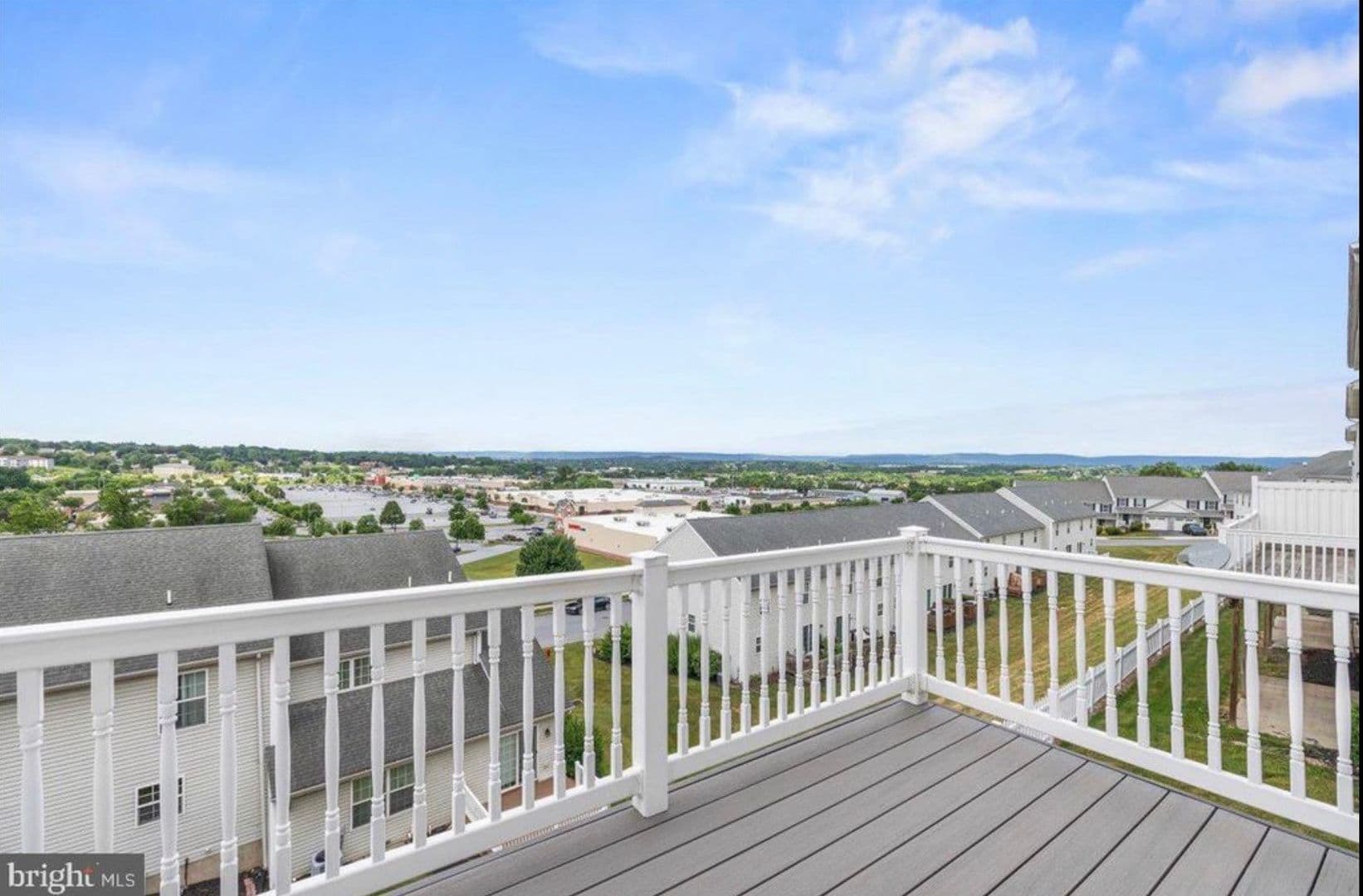 Harrisburg House: 777 Oak Leaf Lane