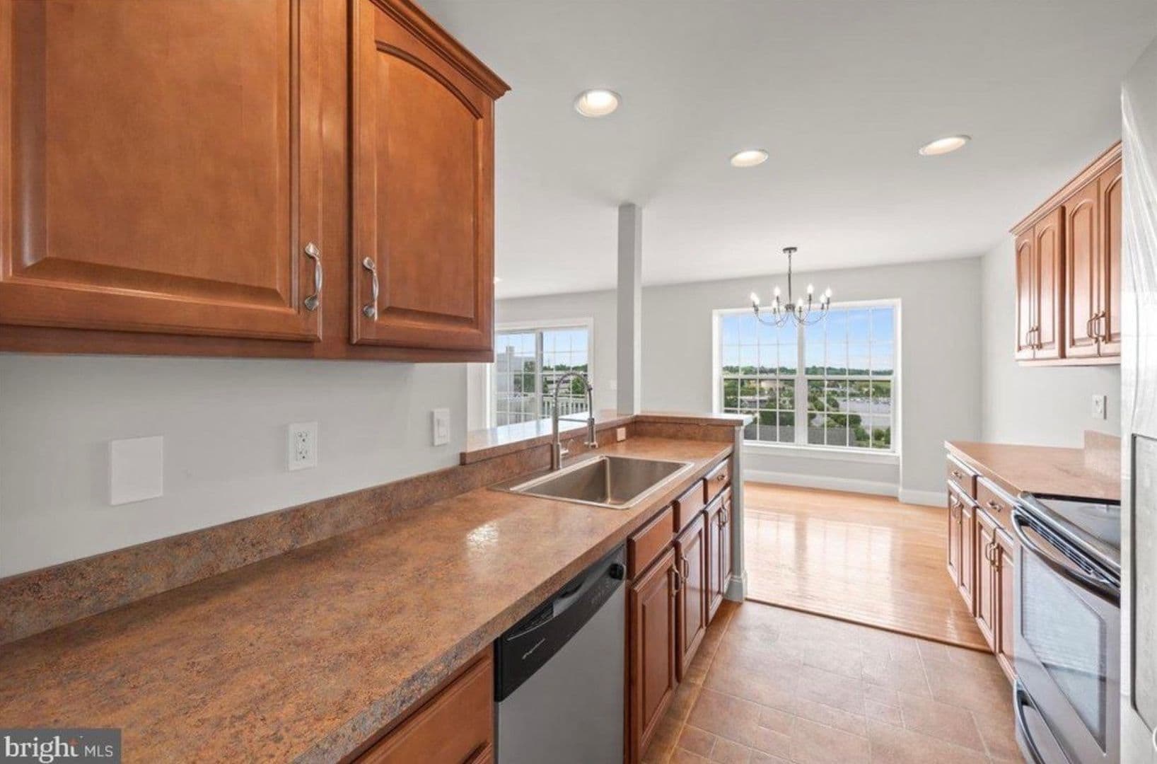 Harrisburg House: 777 Oak Leaf Lane