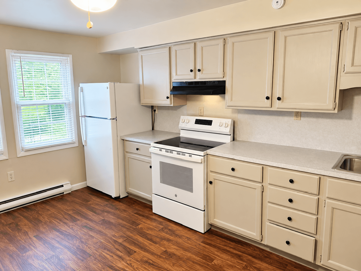 Middletown Apartment: 136 Spring St