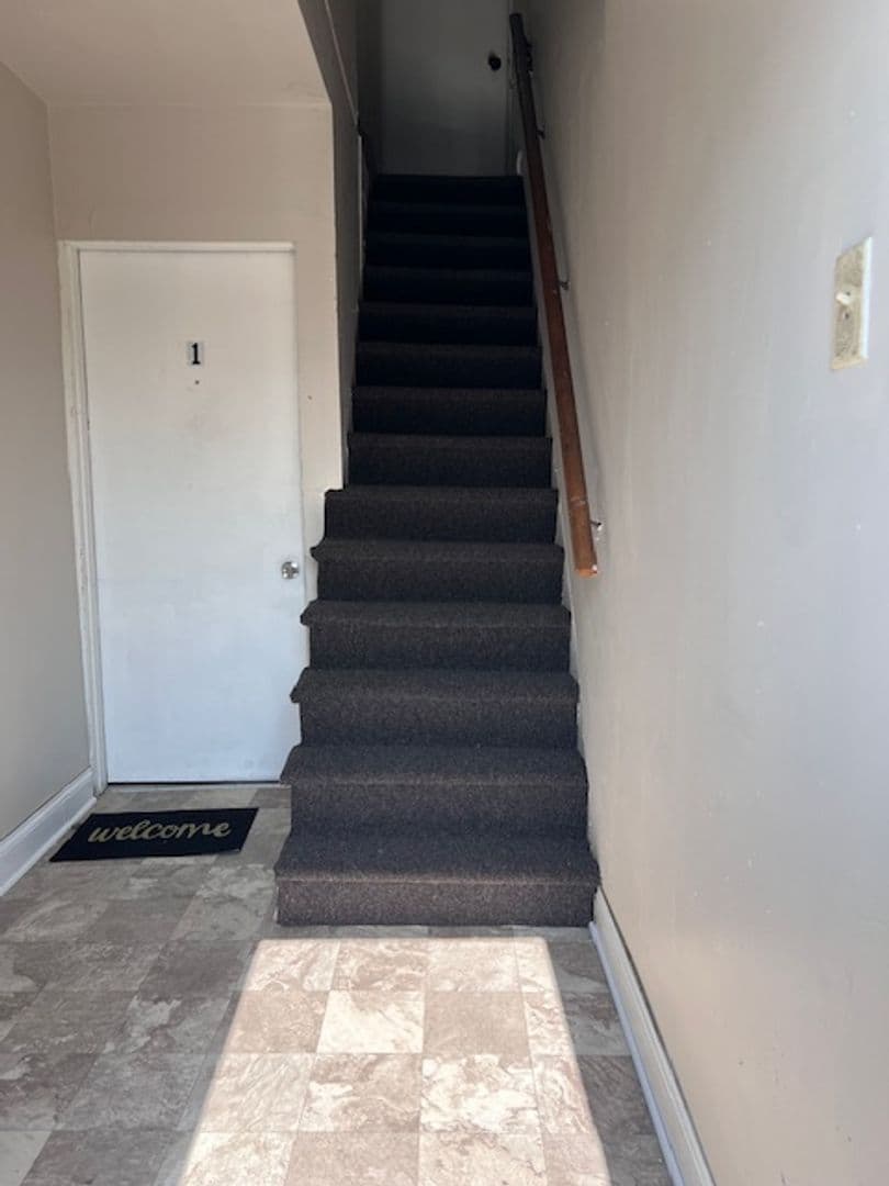 Middletown Apartment: 136 Spring St