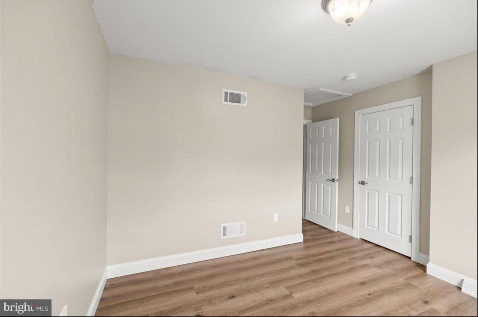 Harrisburg House: 777 Oak Leaf Lane