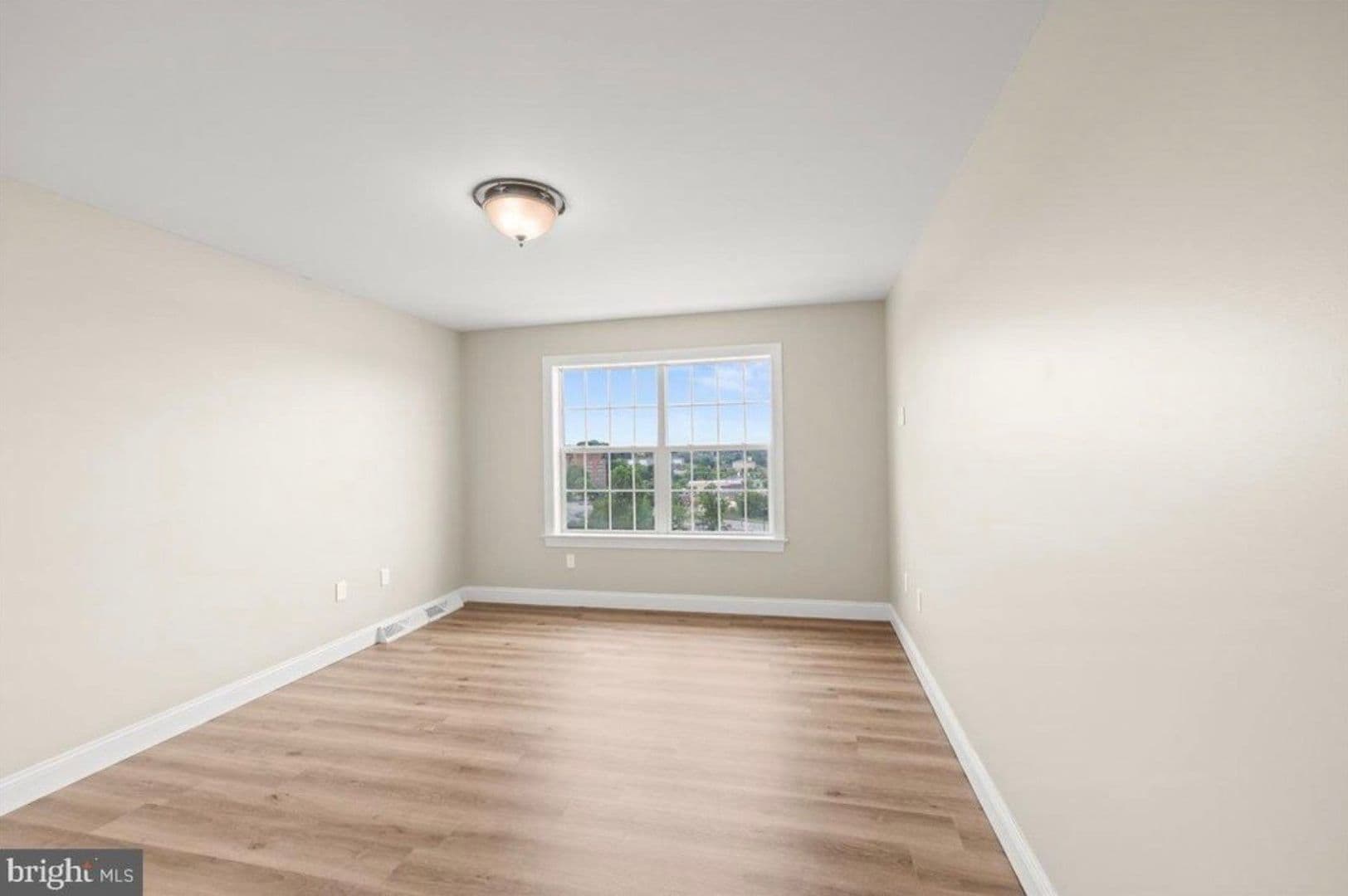 Harrisburg House: 777 Oak Leaf Lane