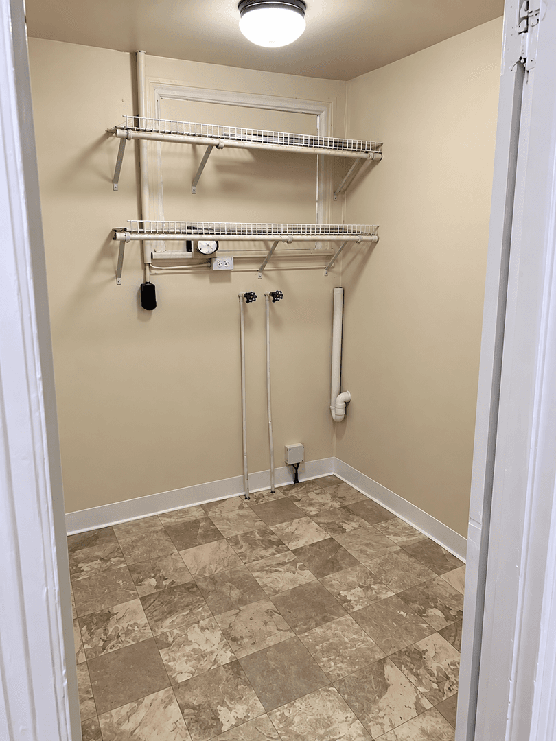 Middletown Apartment: 136 Spring St