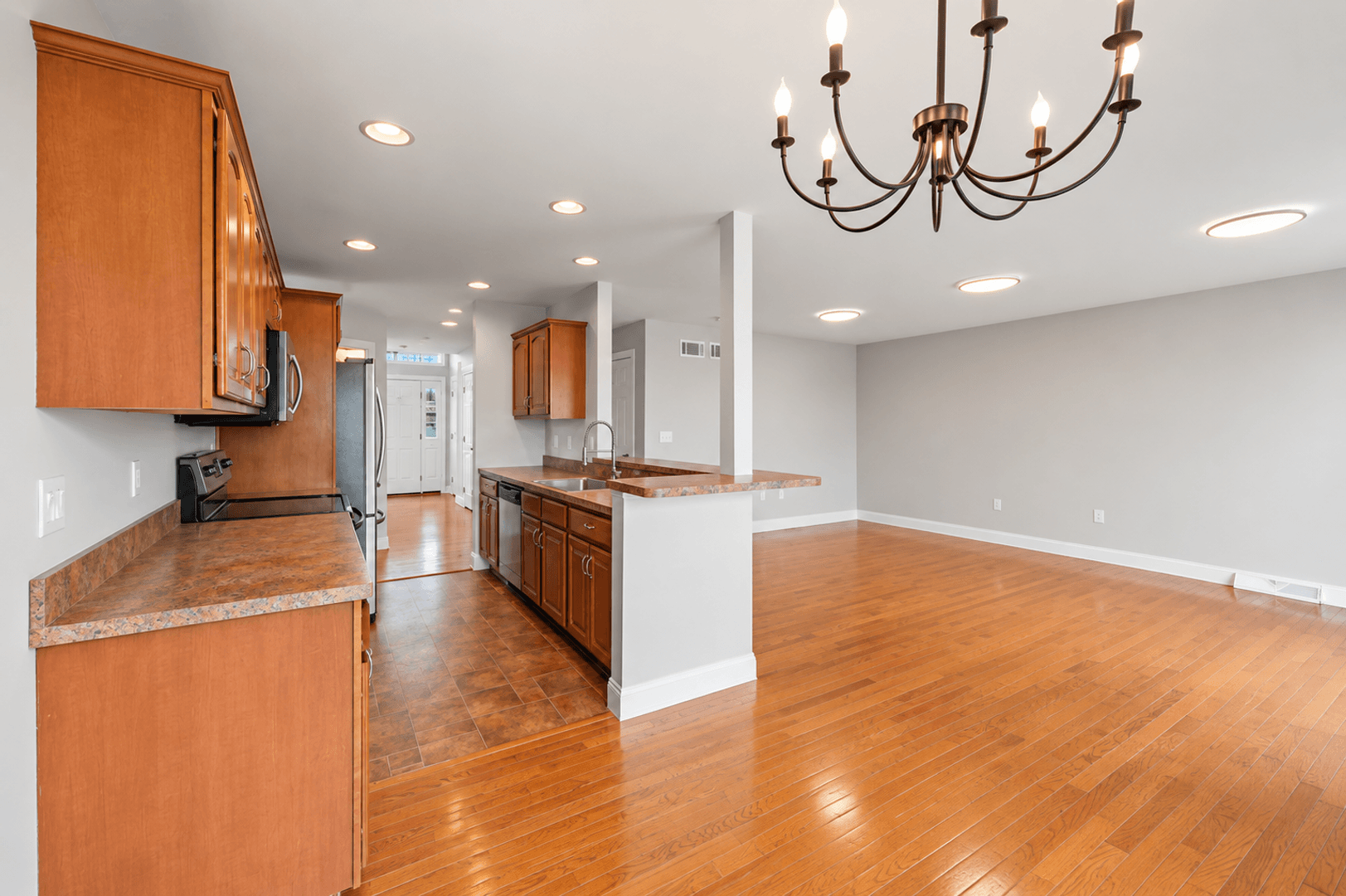 Harrisburg House: 777 Oak Leaf Lane