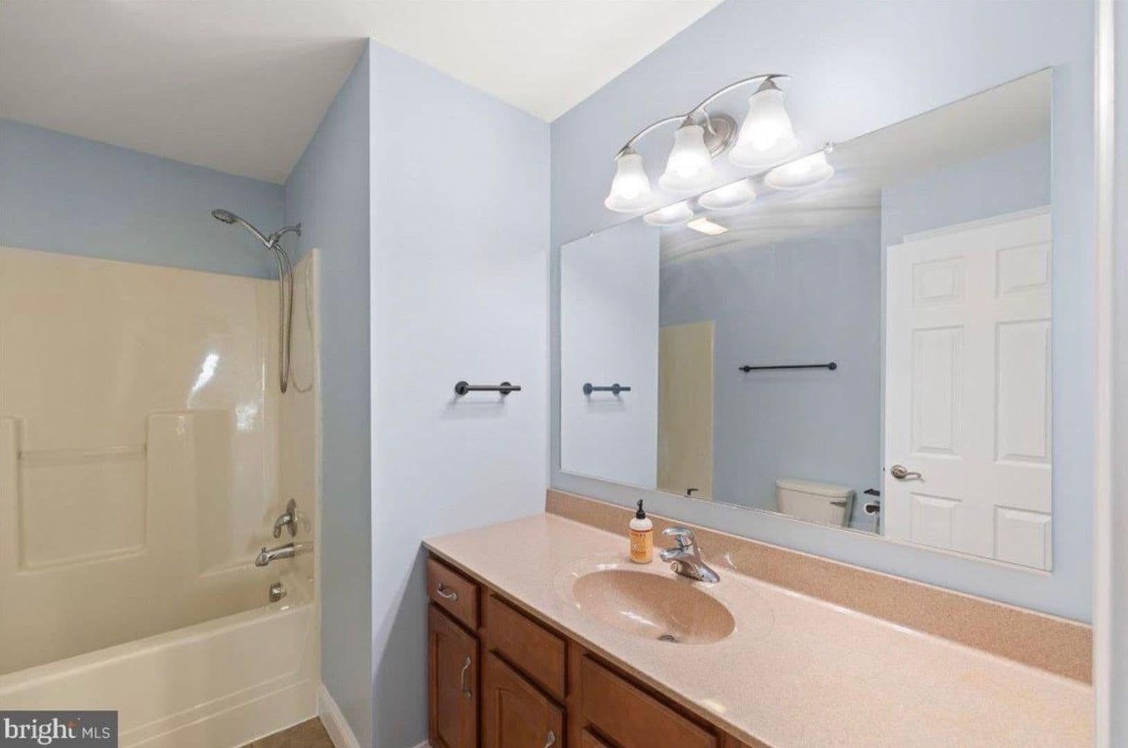 Harrisburg House: 777 Oak Leaf Lane