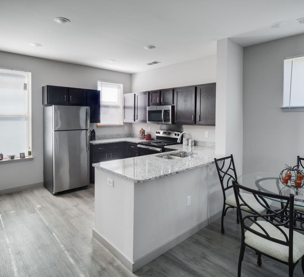 Memphis Apartment: 900 S. 4th St.