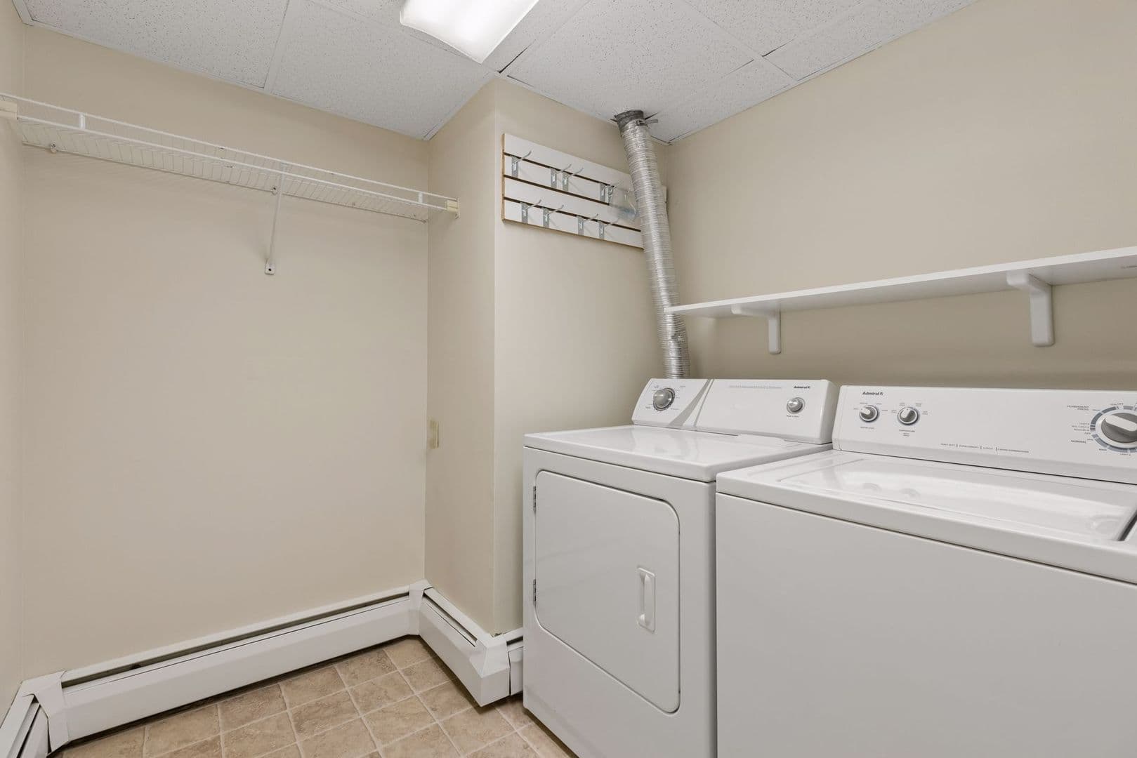 Excelsior Apartment: 603 Lake St