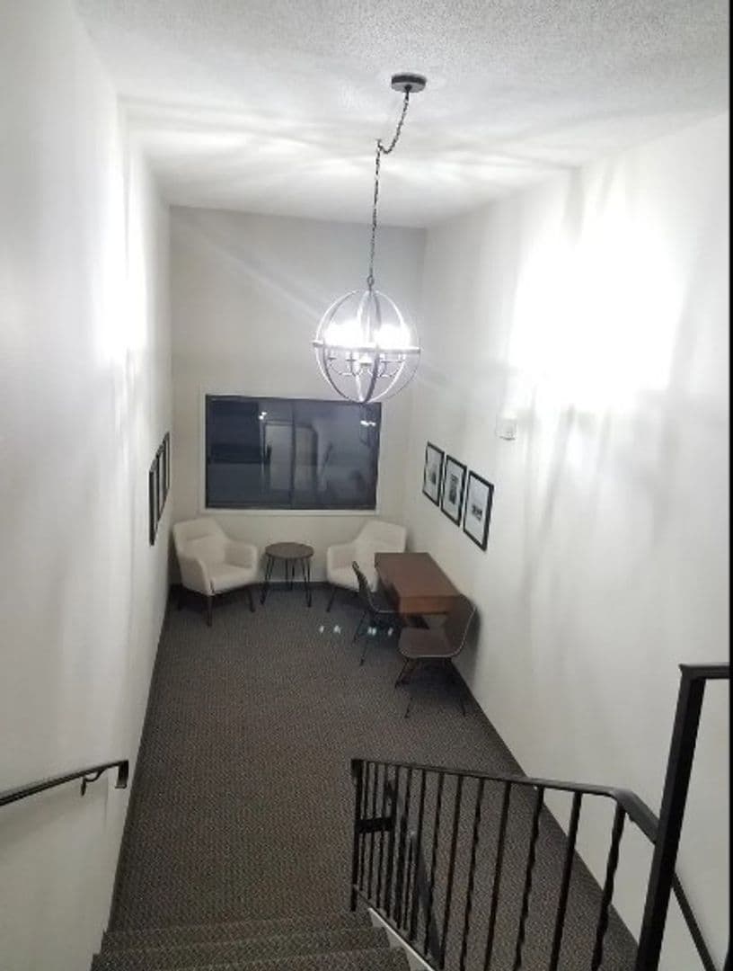 Hutchinson Apartment: 1095 Jefferson St. SE