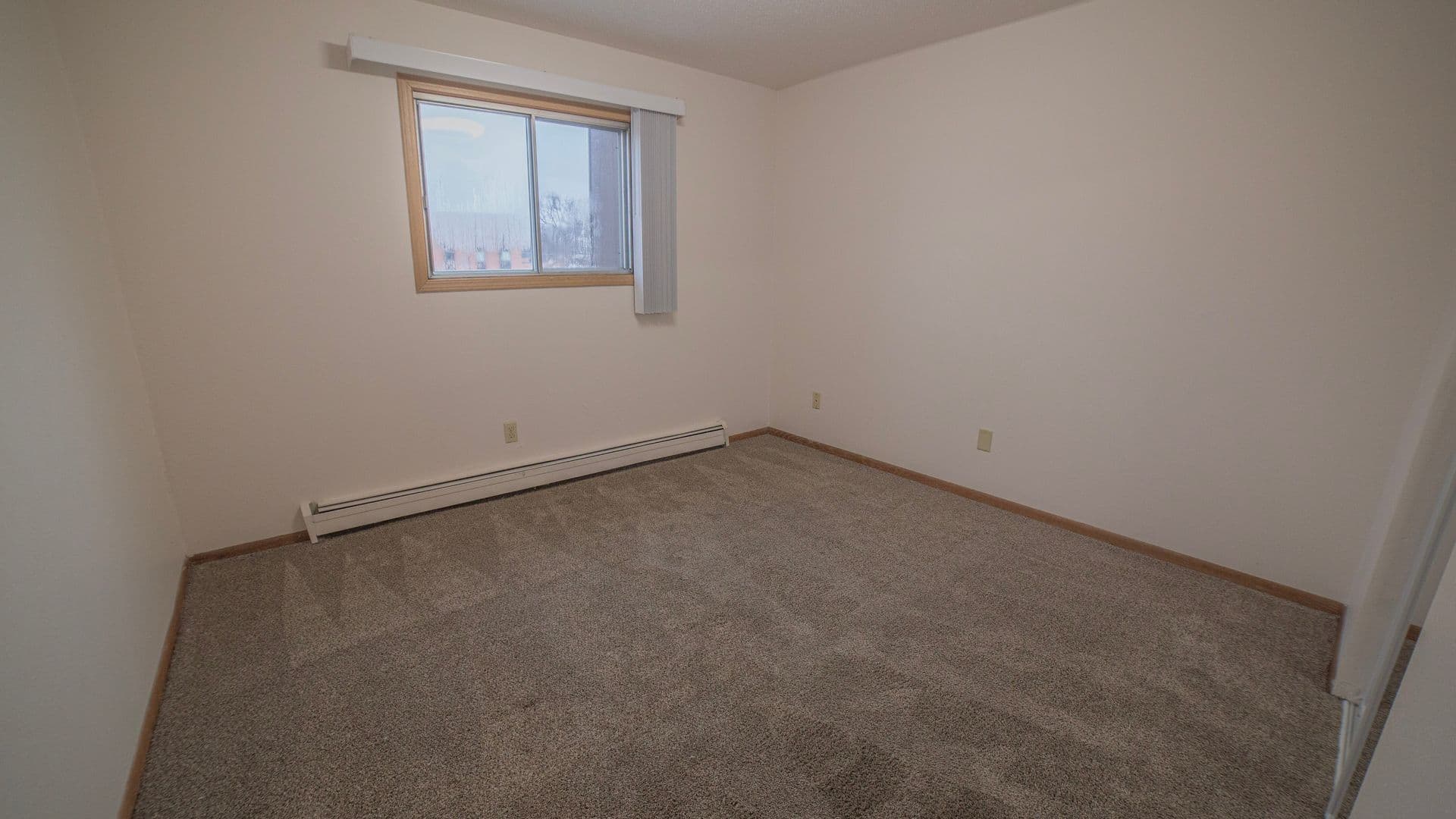 Fargo Apartment: 1342-1350 N. Broadway
