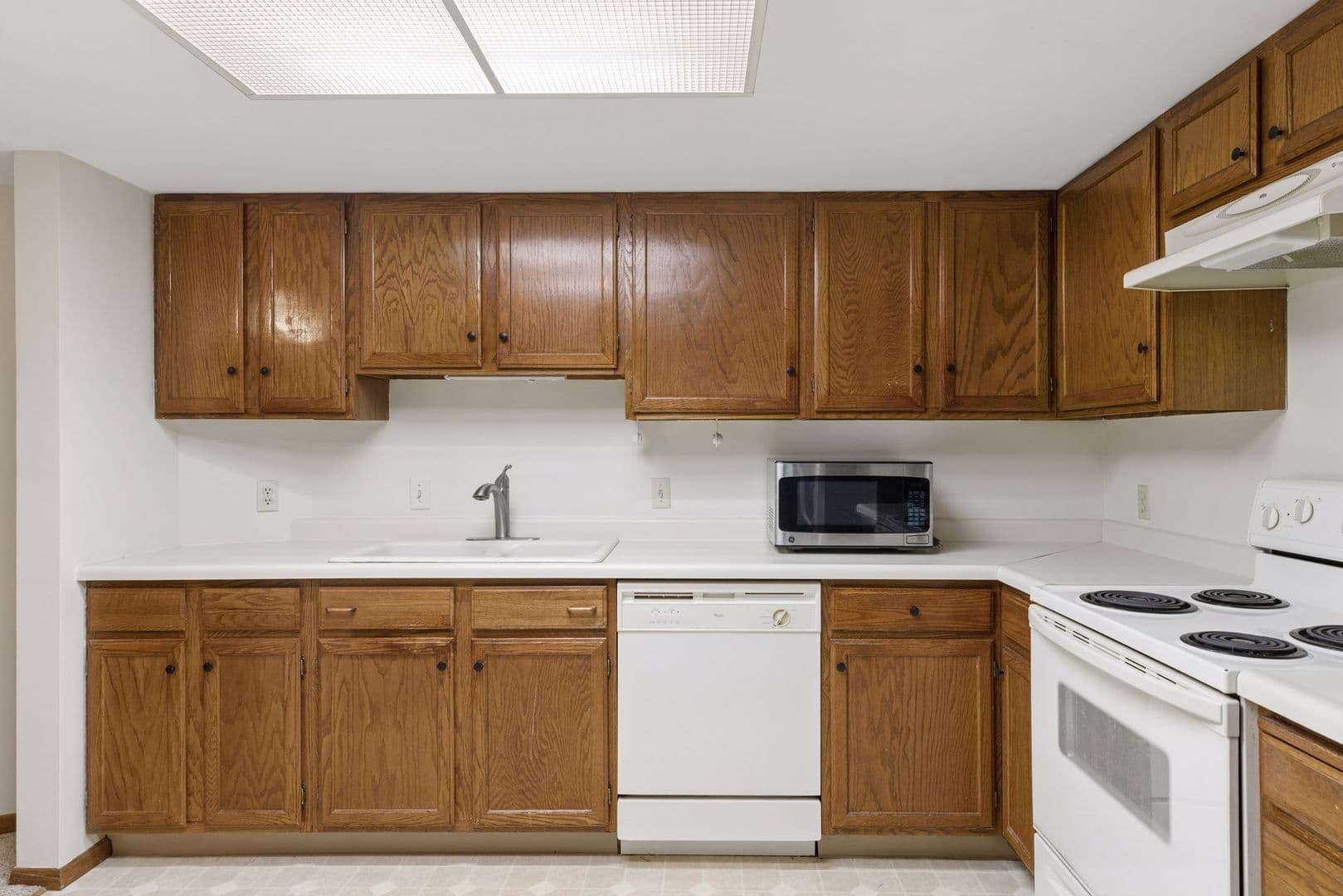 Excelsior Apartment: 603 Lake St
