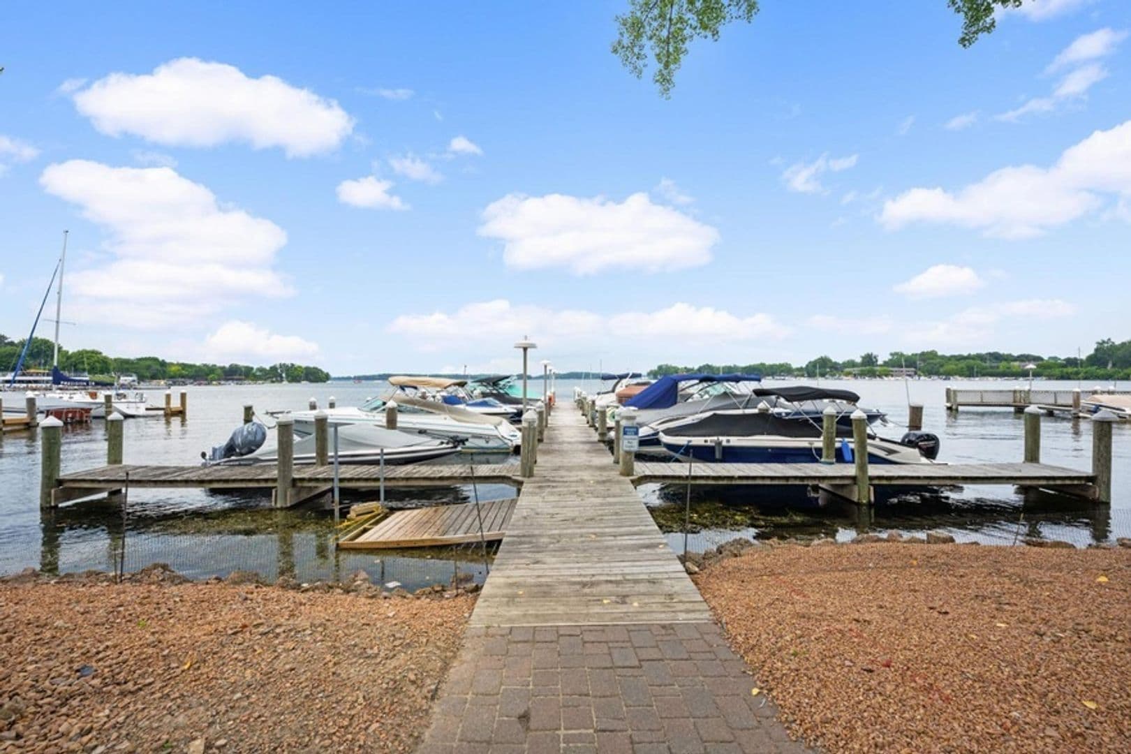 Excelsior Apartment: 603 Lake St