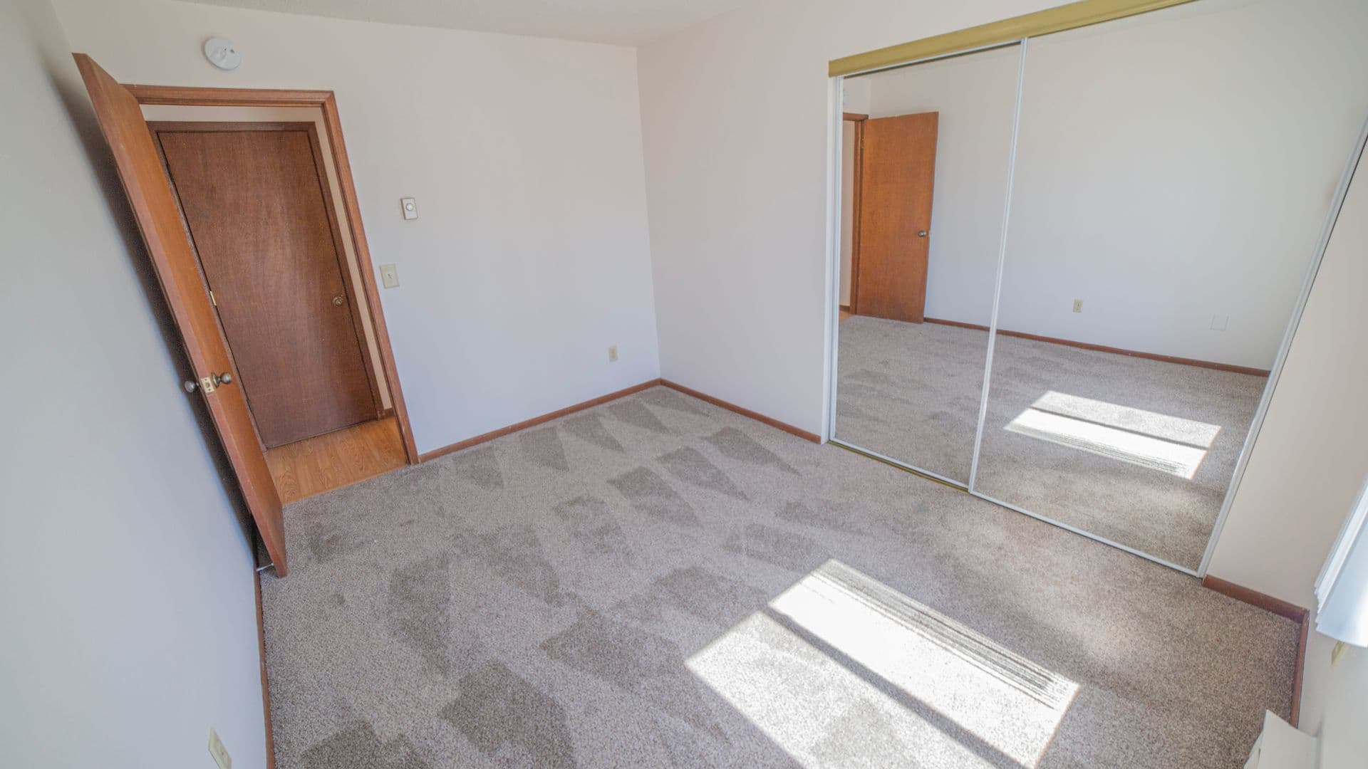 West Fargo Apartment: 925-926 9th Ave West