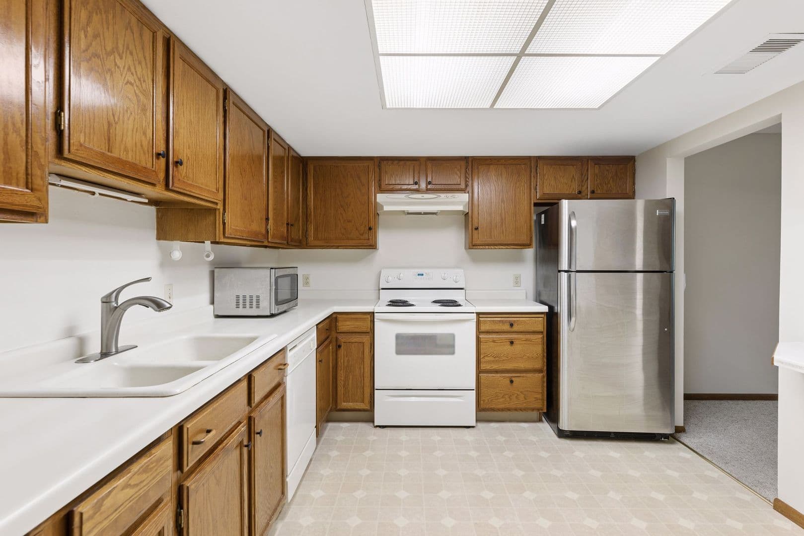 Excelsior Apartment: 603 Lake St