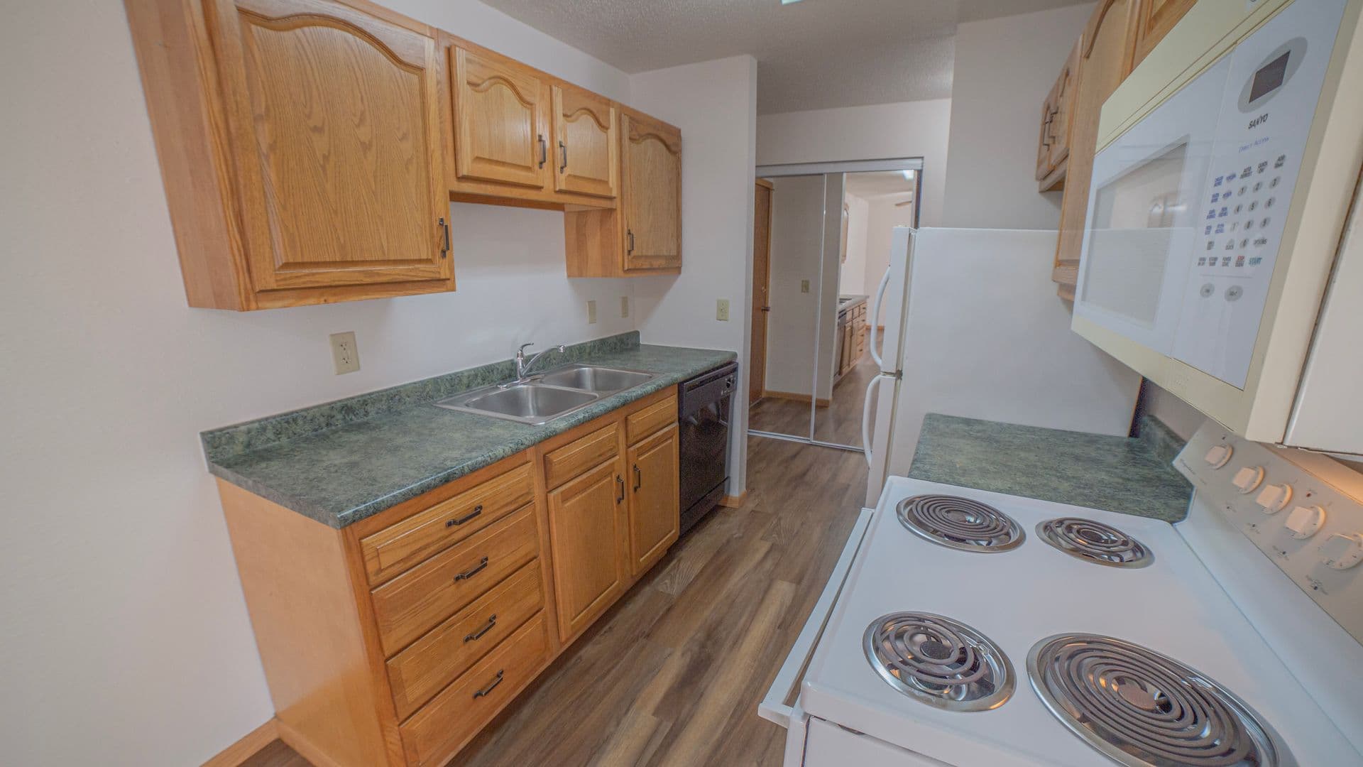 Fargo Apartment: 1342-1350 N. Broadway