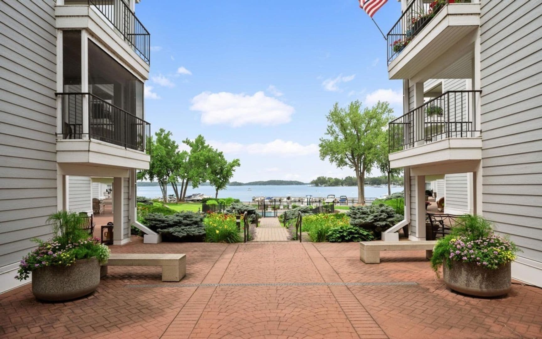 Excelsior Apartment: 603 Lake St