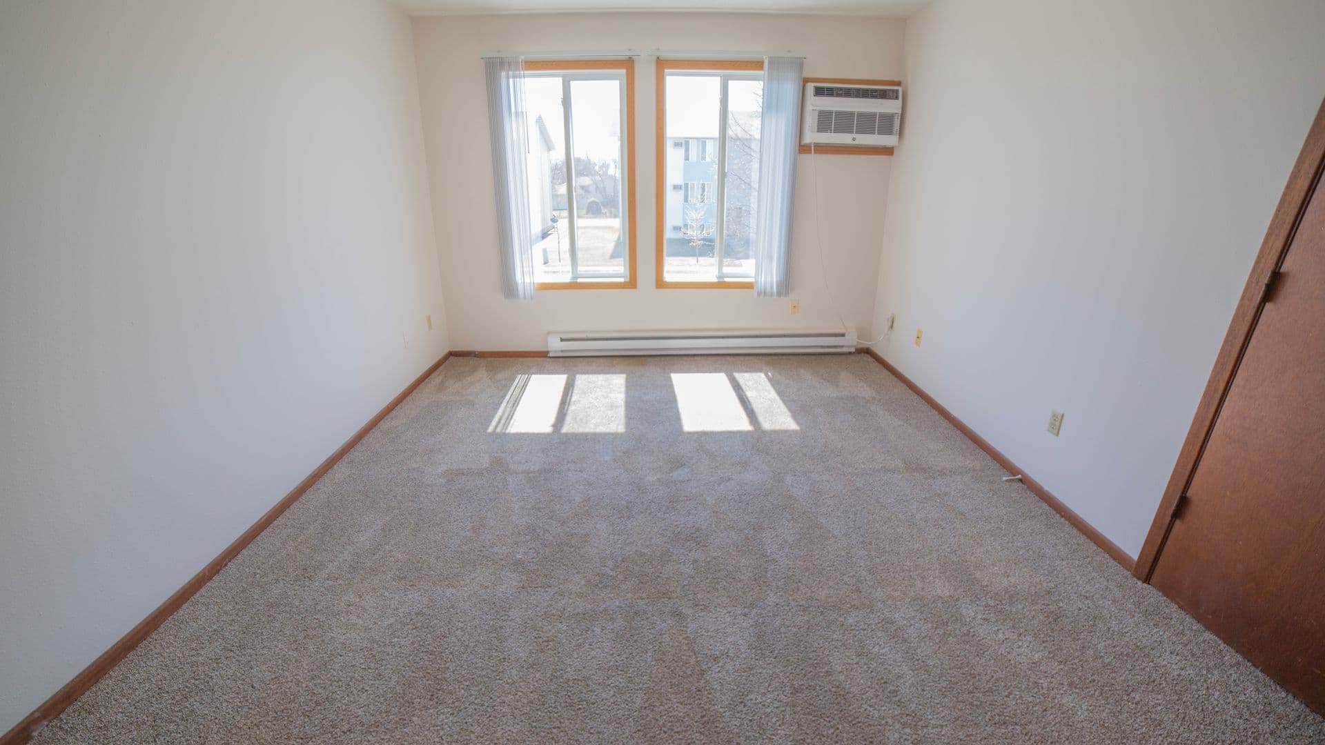 West Fargo Apartment: 925-926 9th Ave West