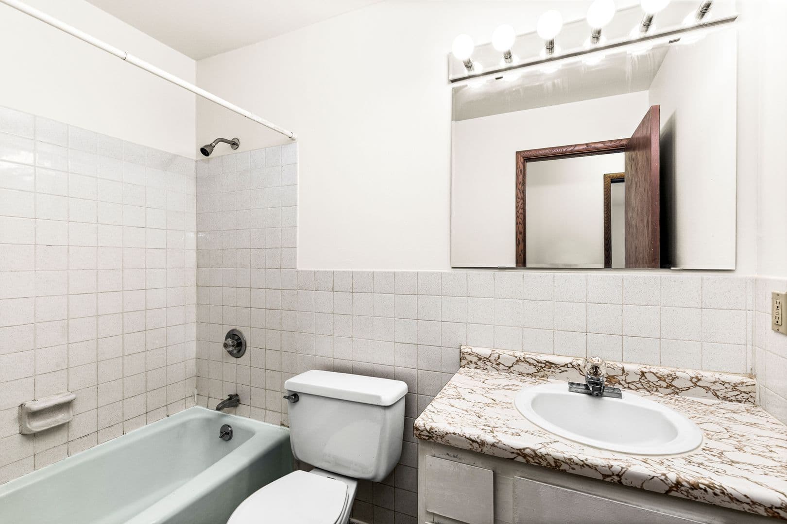 Duluth Apartment: 502 N. Oak Bend Dr