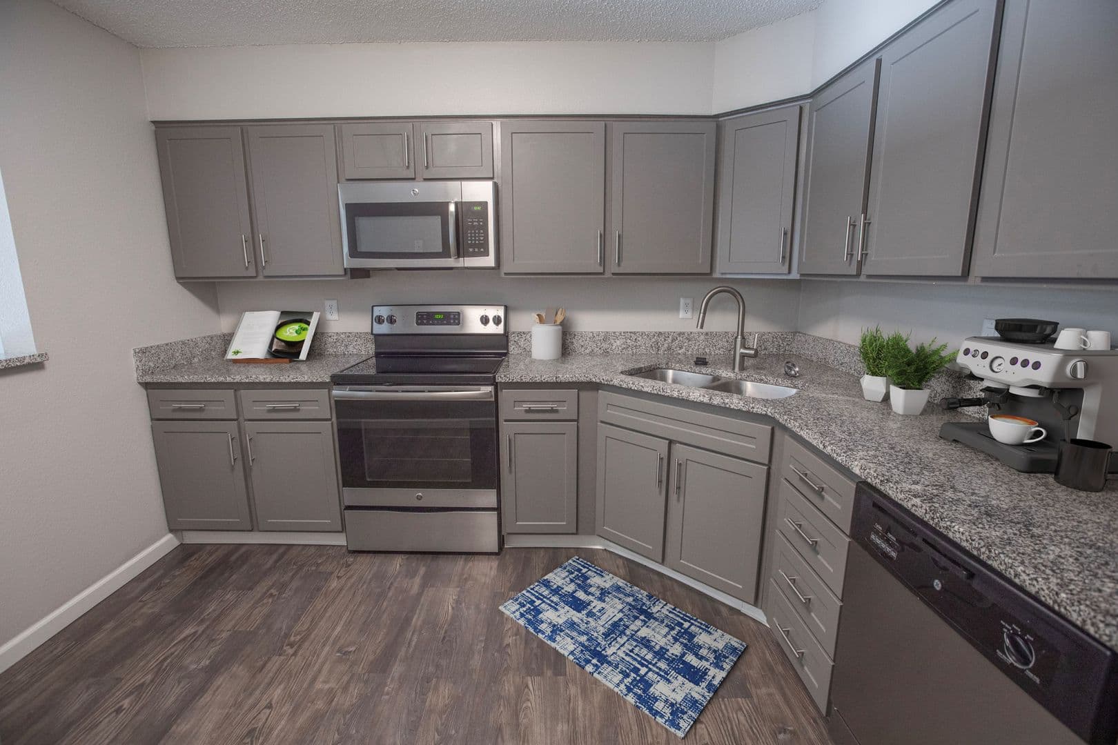 Bloomington Apartment: 7300 Bristol Village Dr