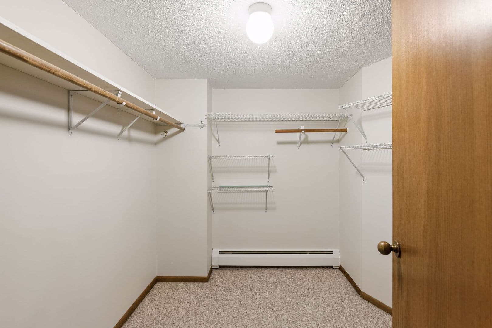Excelsior Apartment: 603 Lake St
