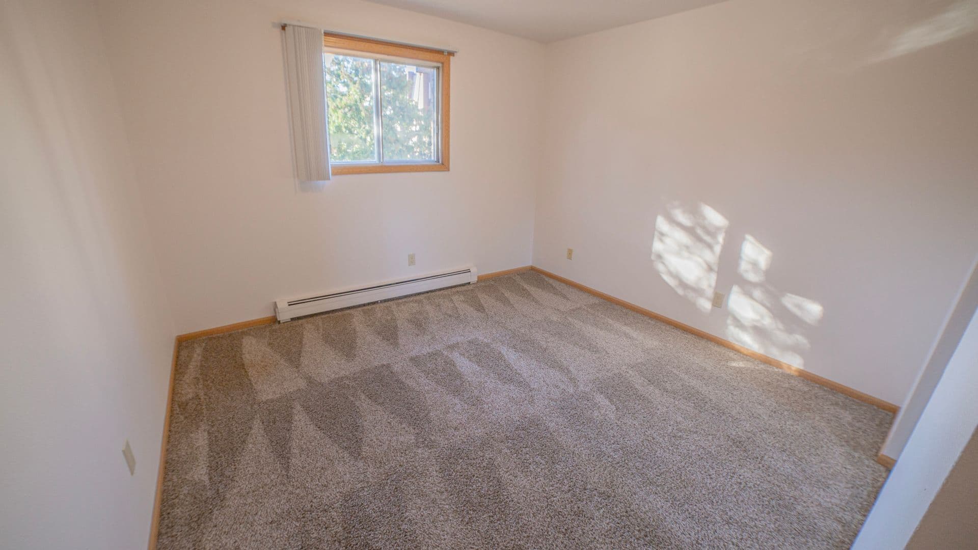 Fargo Apartment: 1342-1350 N. Broadway