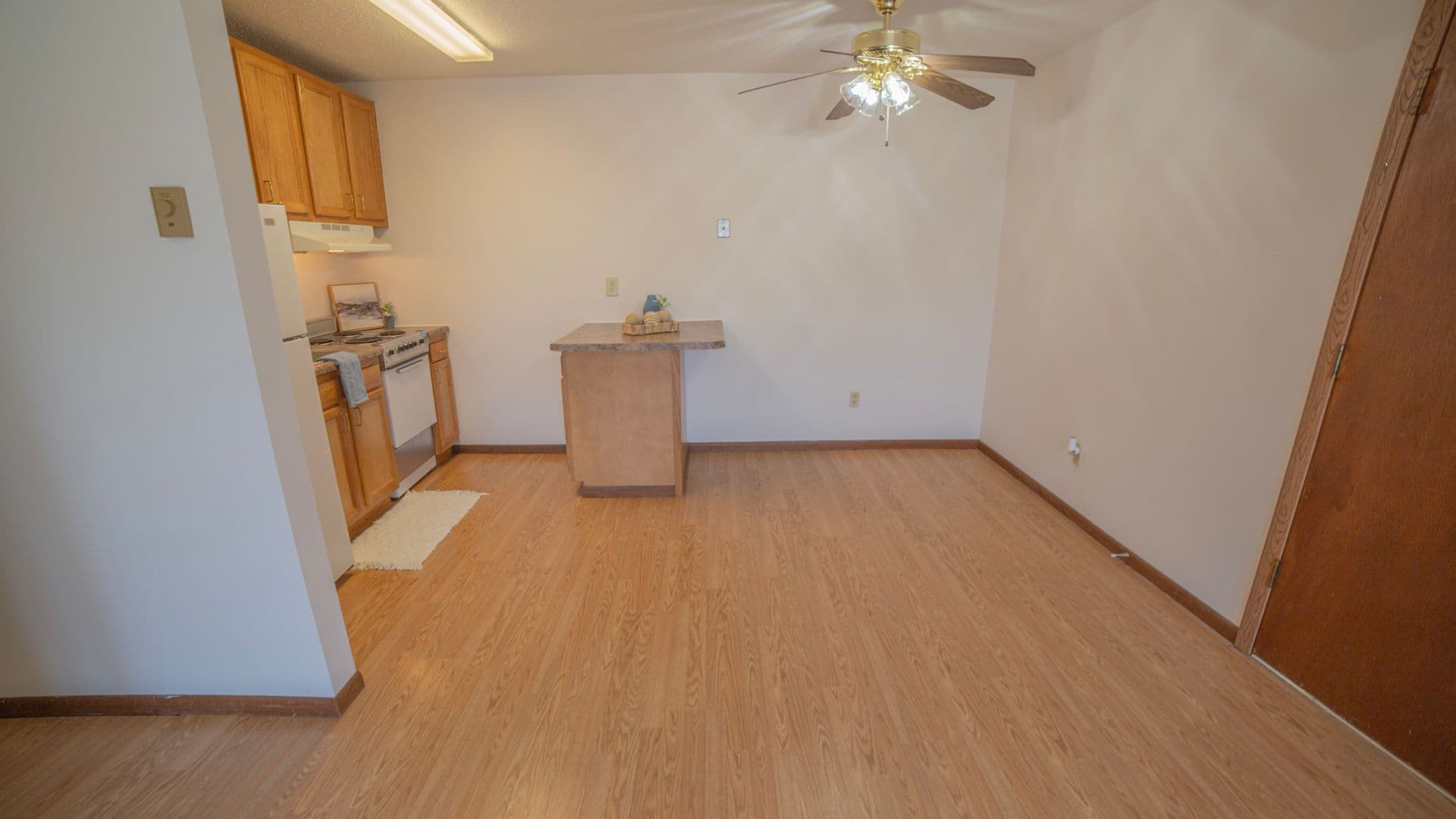 West Fargo Apartment: 925-926 9th Ave West