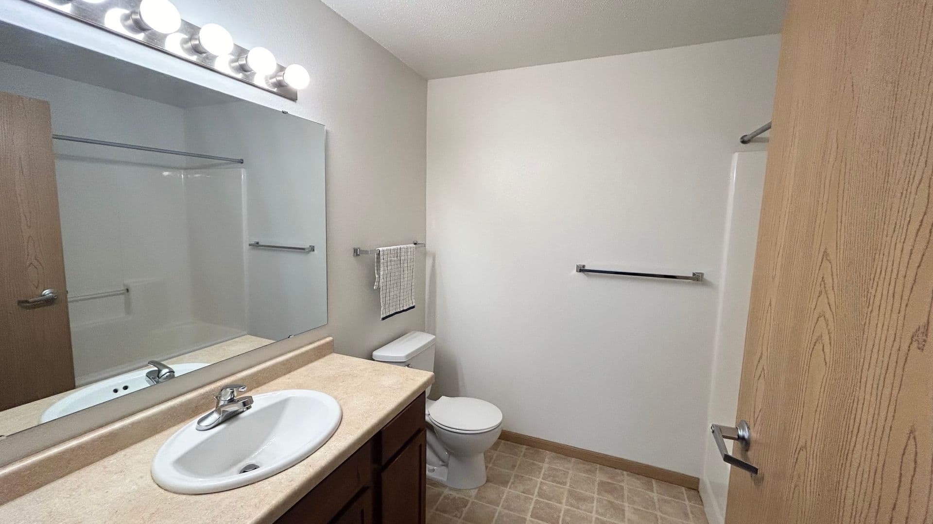 Moorhead Apartment: 800-810 41st Ave South