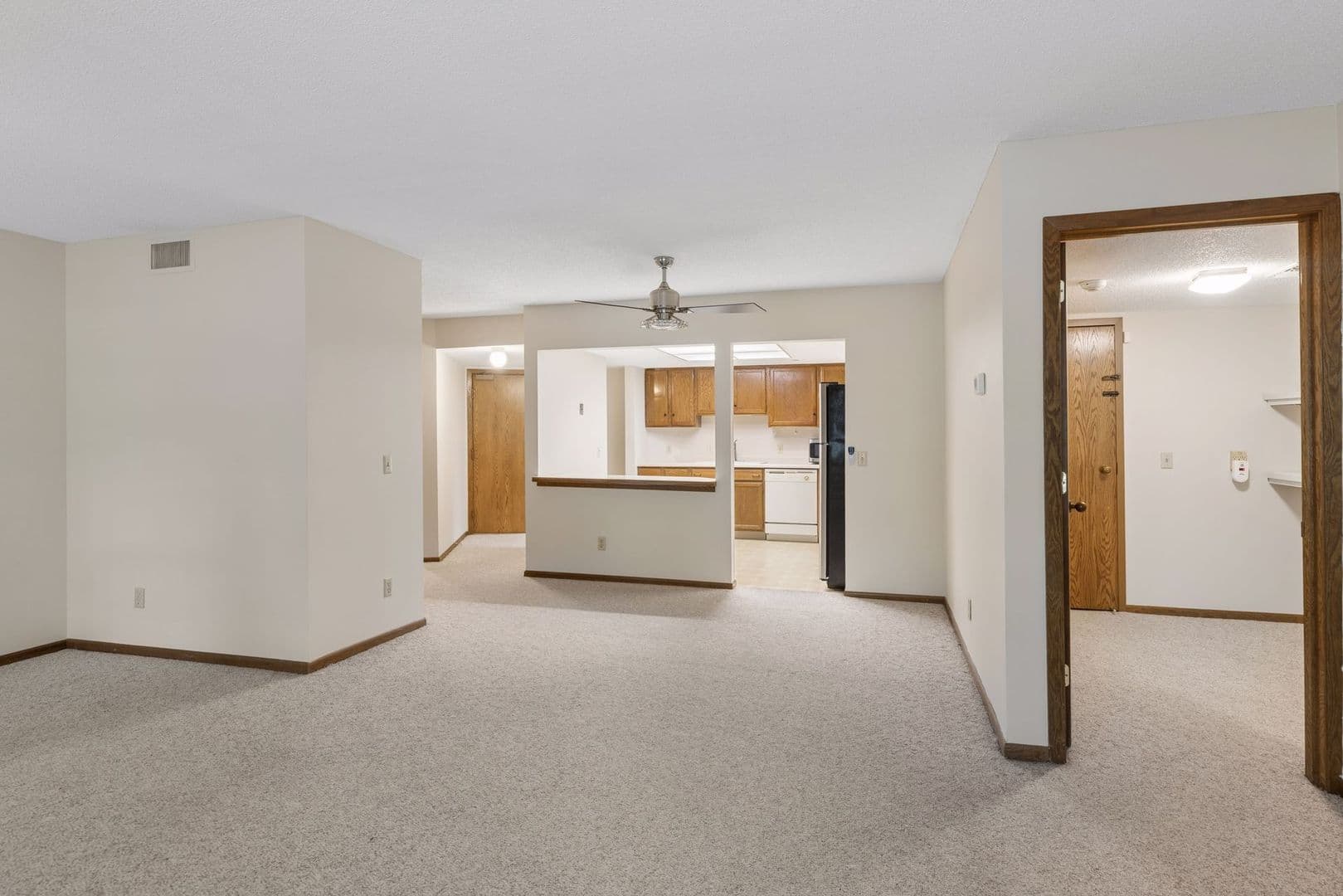 Excelsior Apartment: 603 Lake St