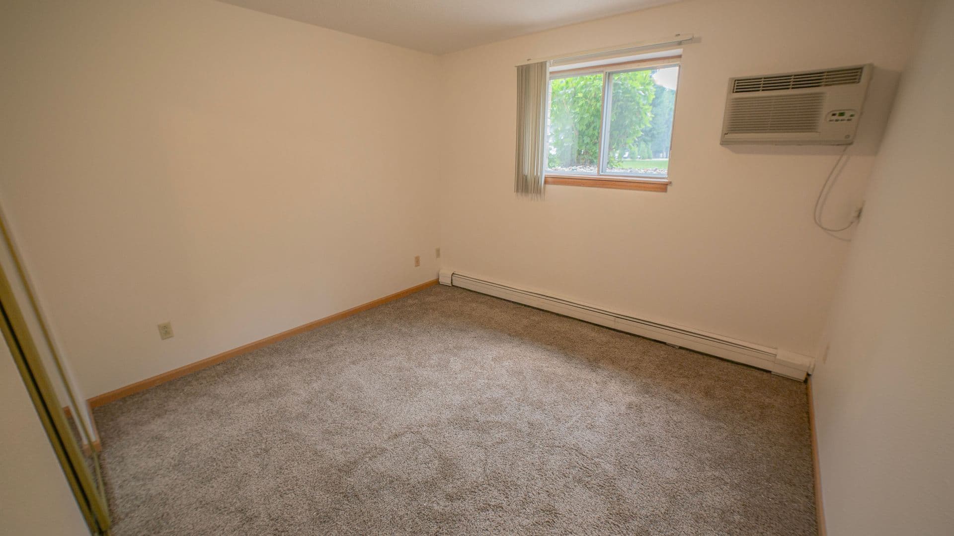 Fargo Apartment: 1342-1350 N. Broadway