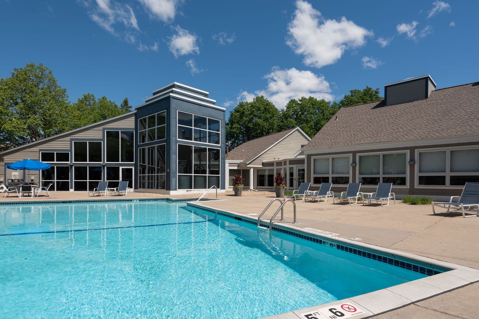 Bloomington Apartment: 7300 Bristol Village Dr