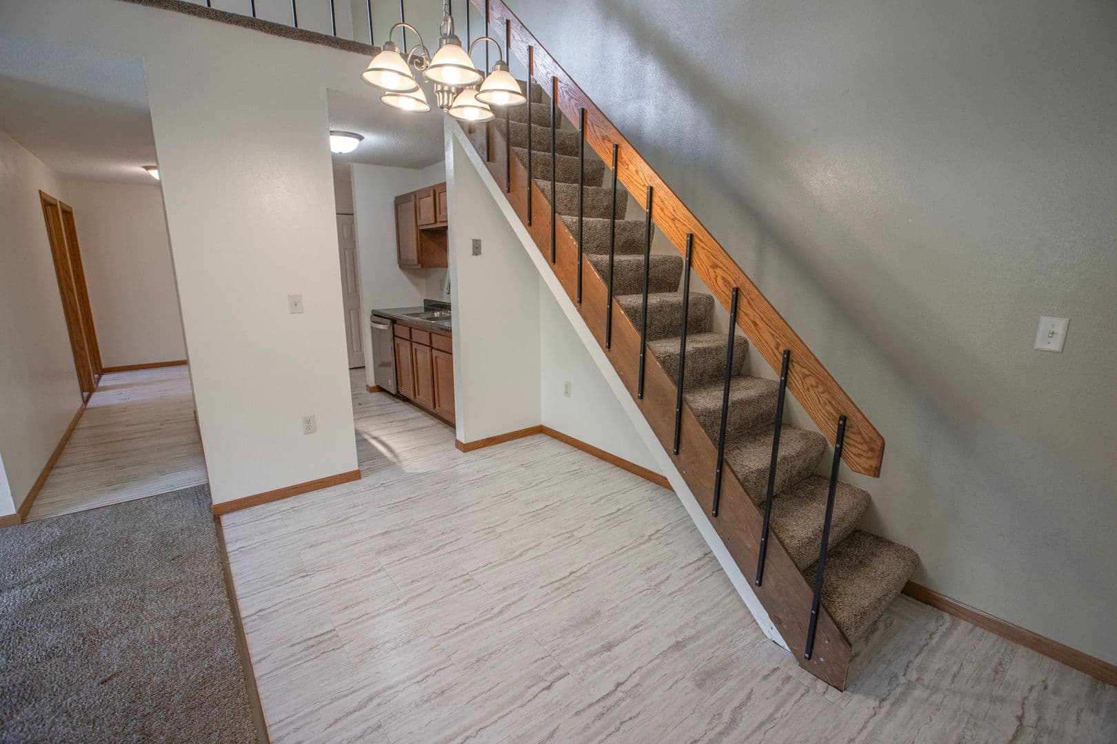 Duluth Apartment: 607 Kenwood Ave.