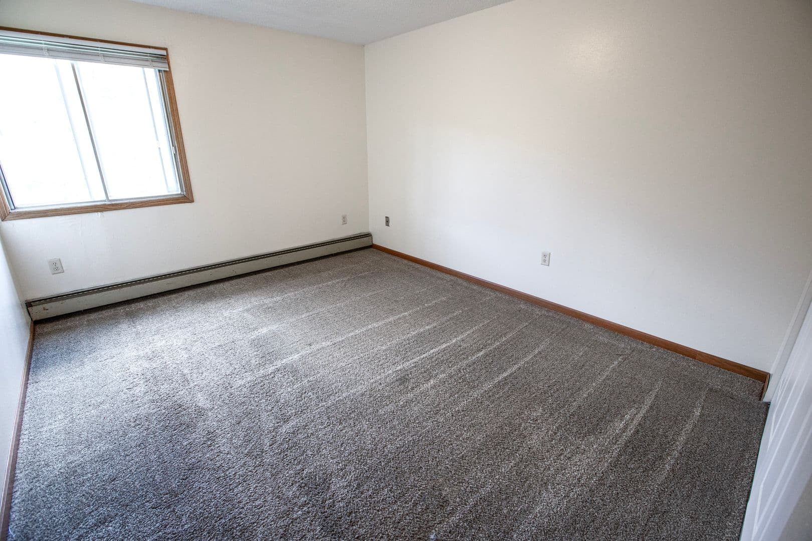 Duluth Apartment: 607 Kenwood Ave.