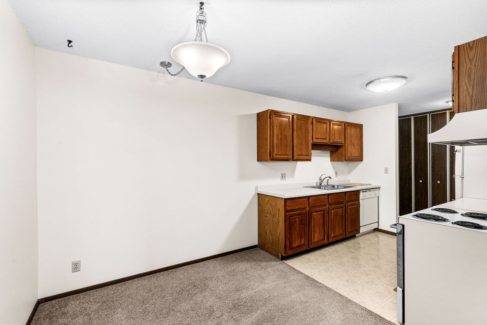 Duluth Apartment: 502 N. Oak Bend Dr