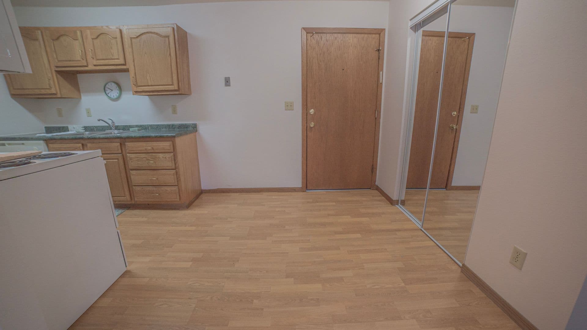 Fargo Apartment: 1342-1350 N. Broadway