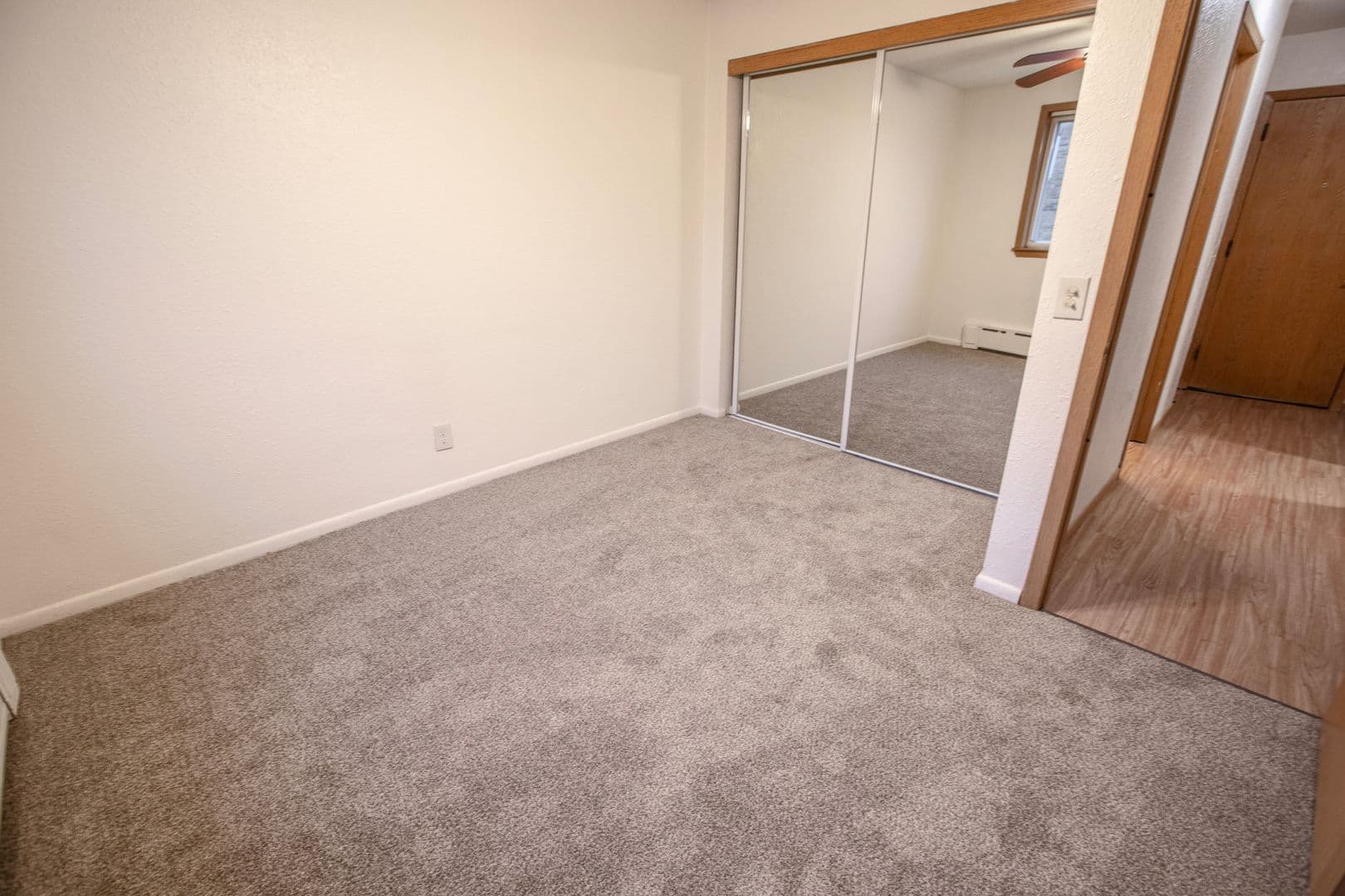 Minneapolis Apartment: 3431 Dupont Ave South