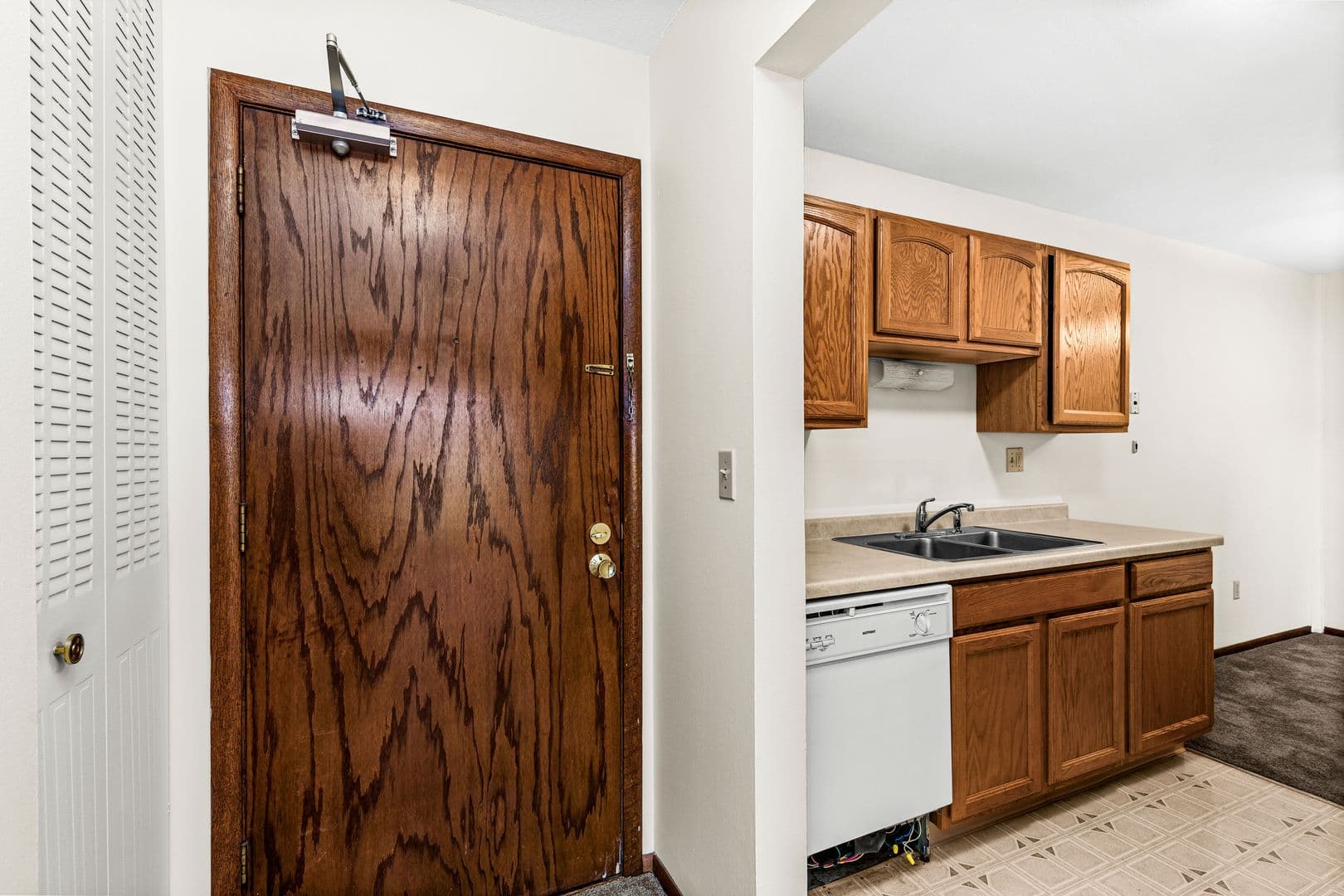 Duluth Apartment: 502 N. Oak Bend Dr