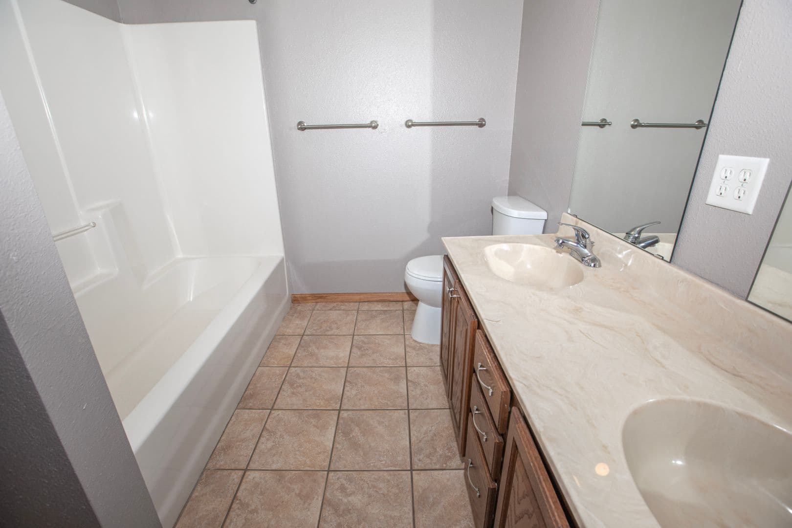 Elk River Apartment: 633 Main Street NW