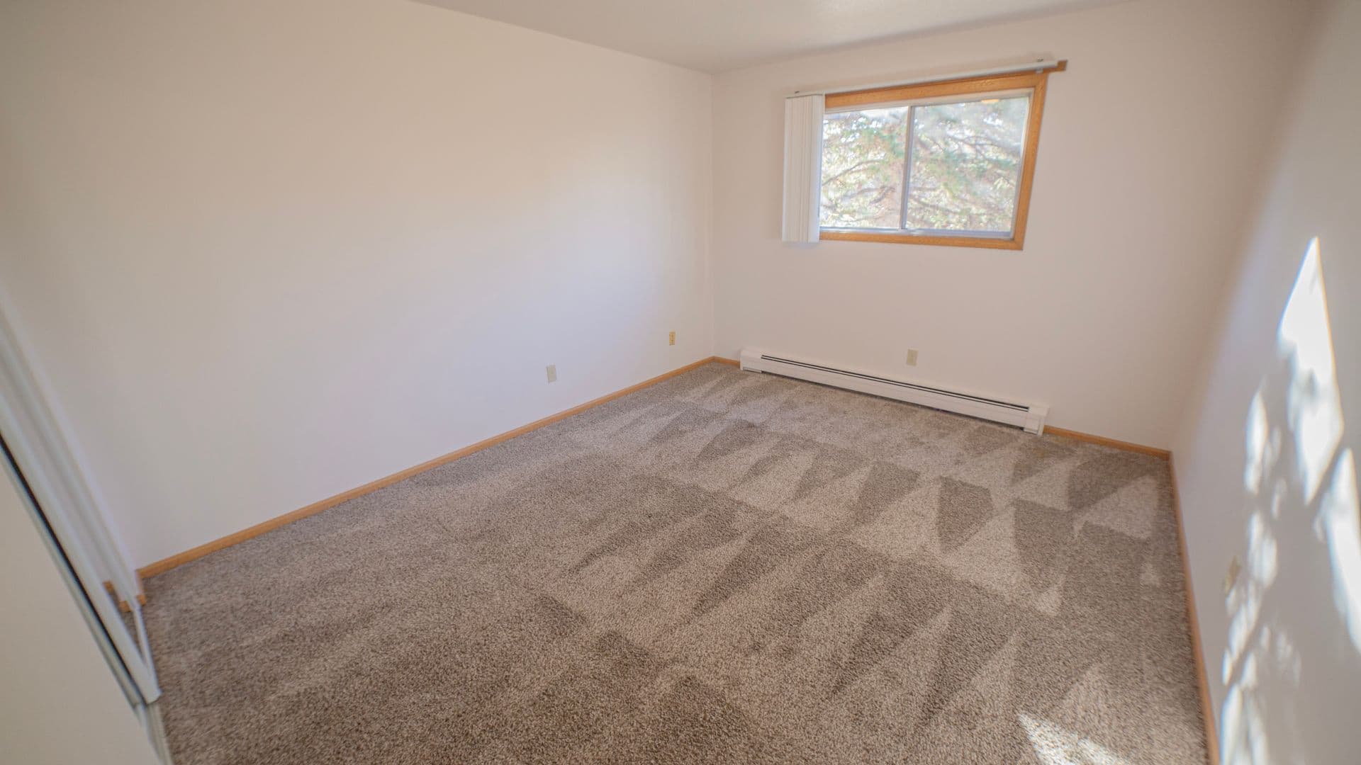 Fargo Apartment: 1342-1350 N. Broadway