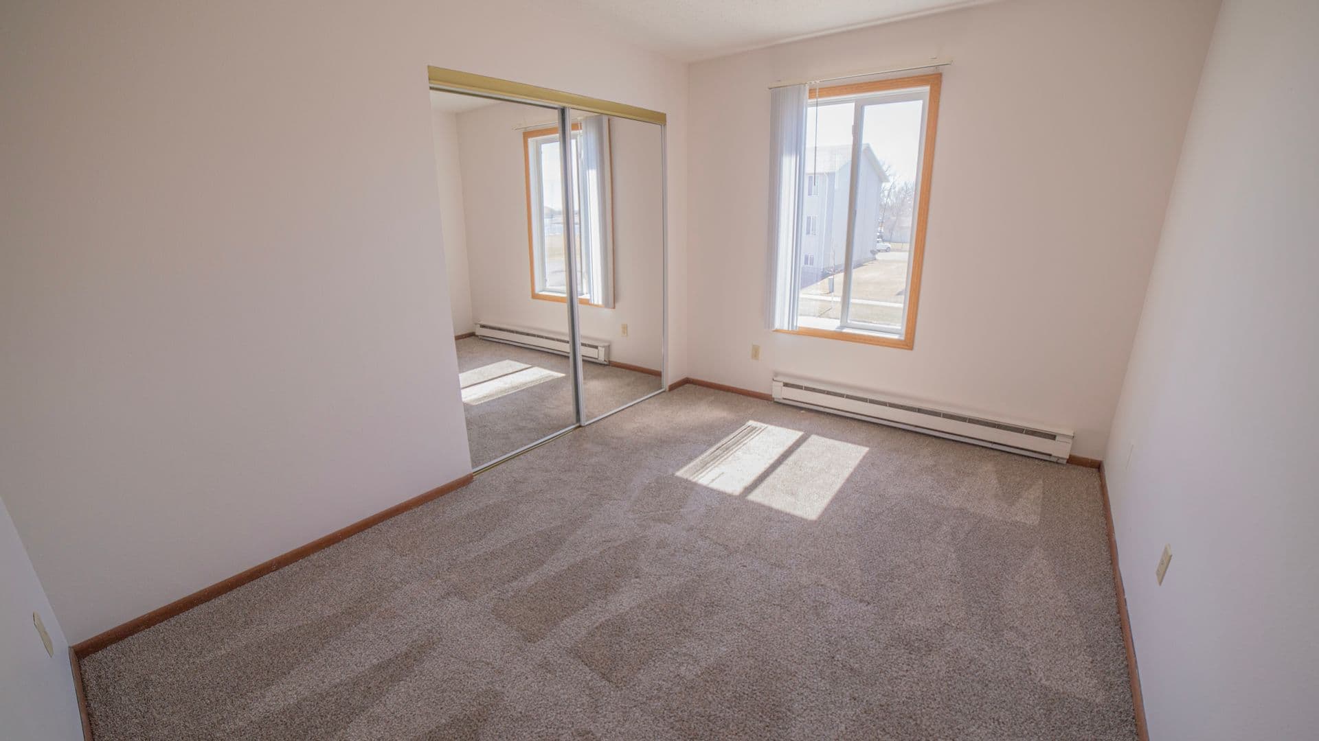 West Fargo Apartment: 925-926 9th Ave West