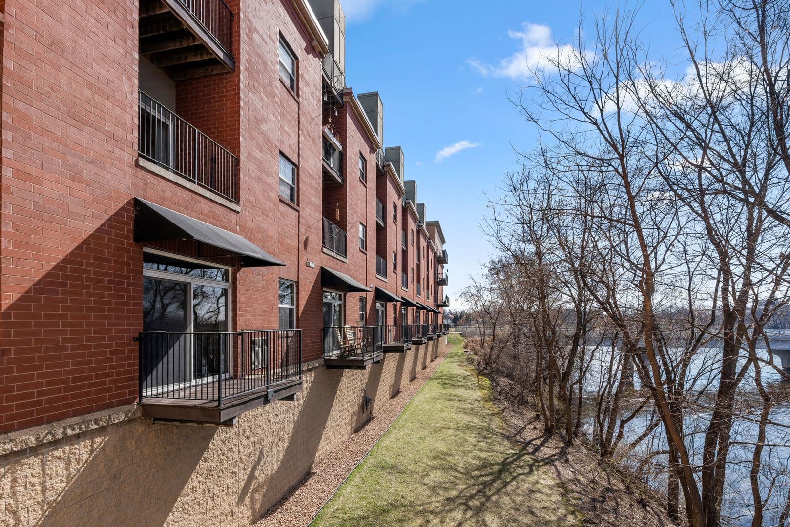 Elk River Apartment: 633 Main Street NW