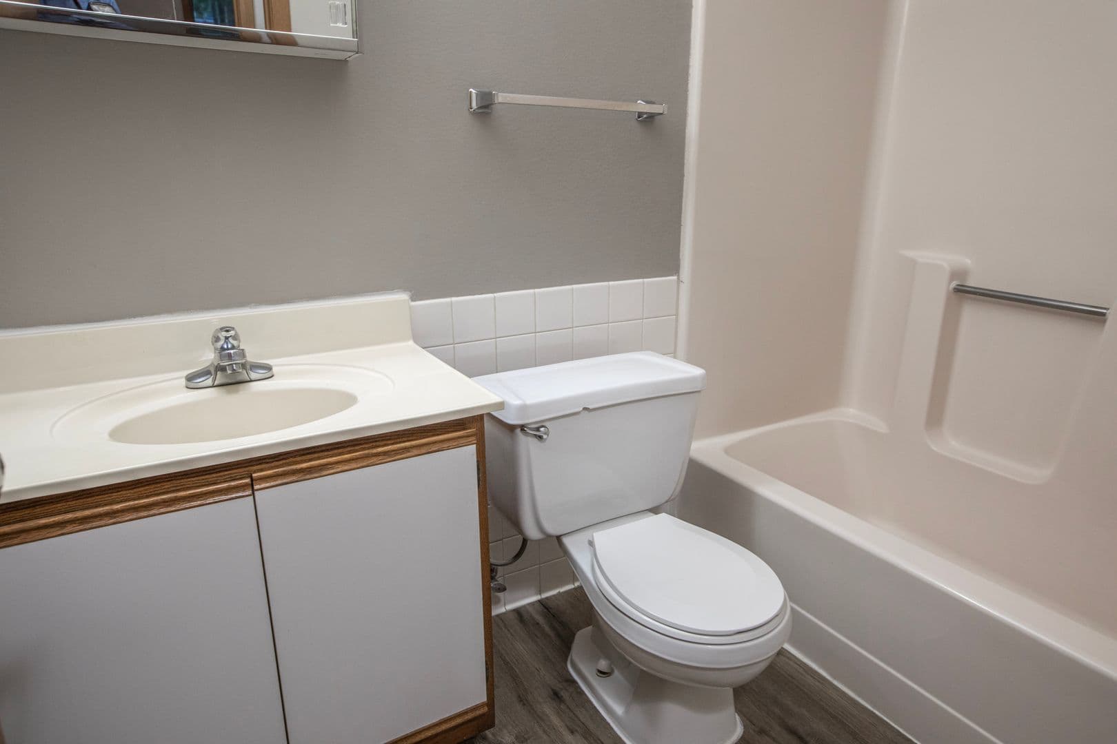 Northfield Apartment: 1910 Roosevelt Drive