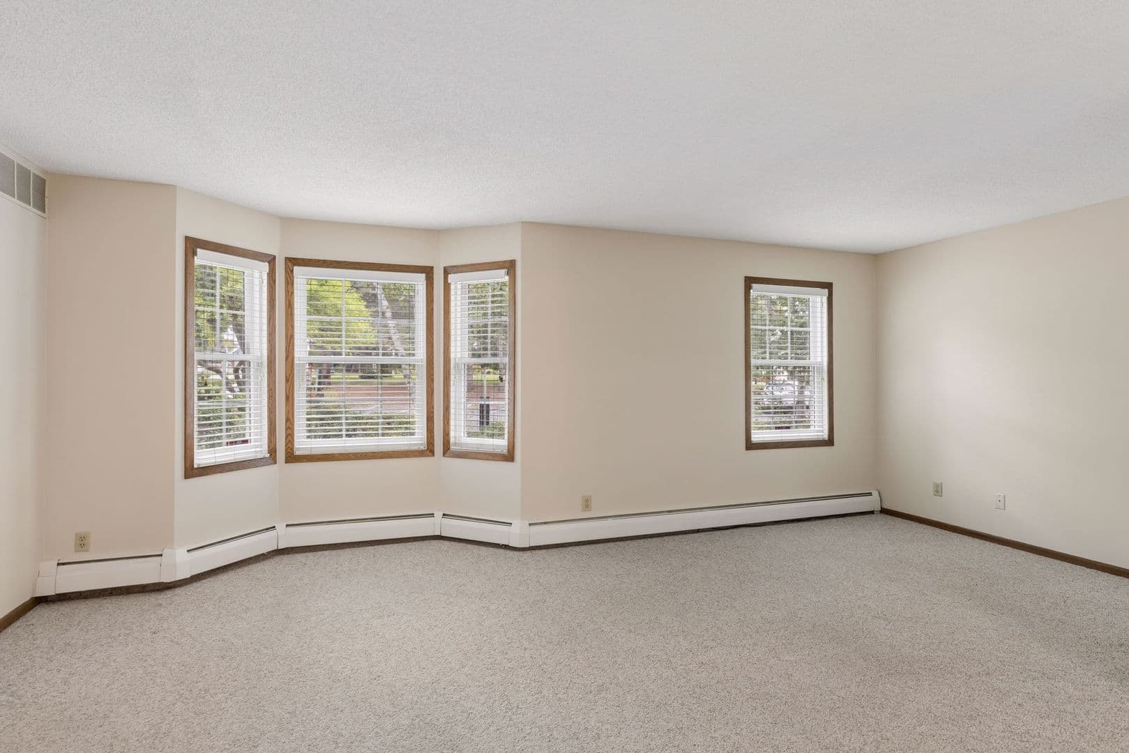 Excelsior Apartment: 603 Lake St