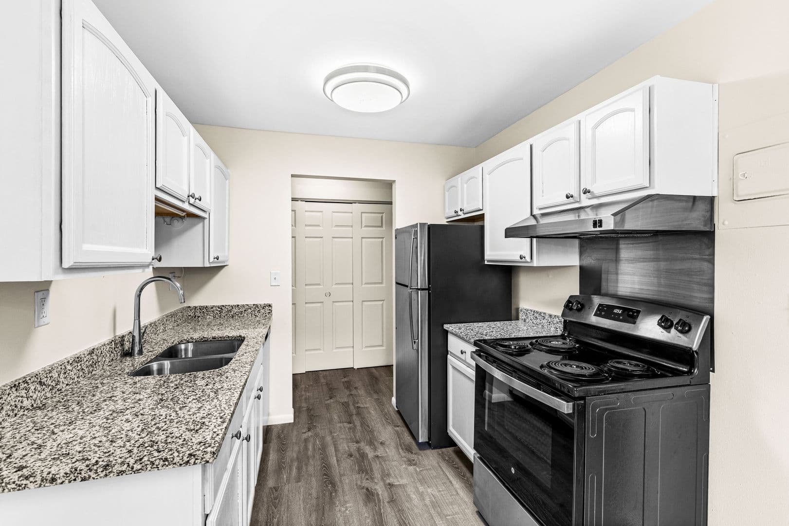 Duluth Apartment: 502 N. Oak Bend Dr