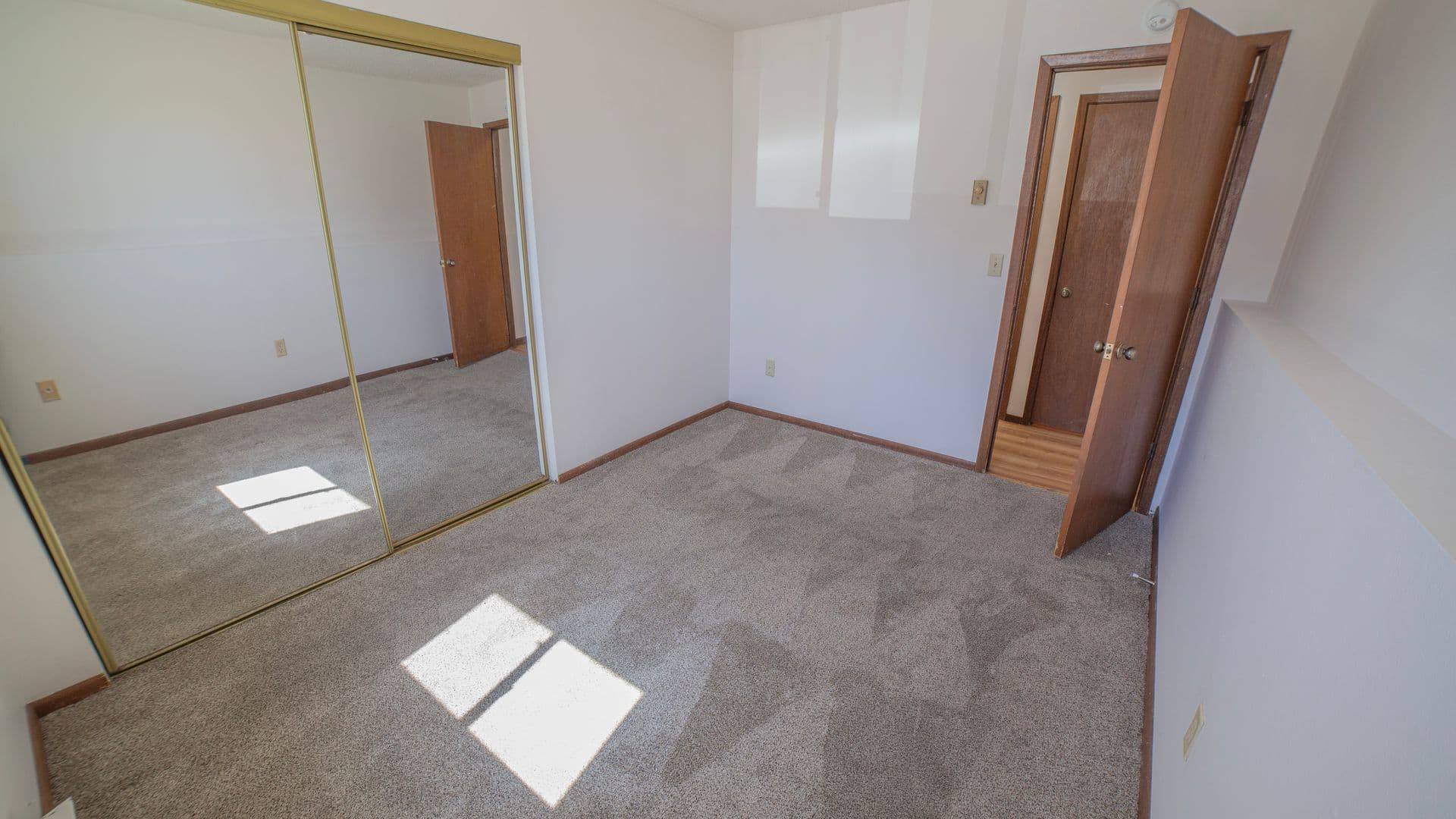 West Fargo Apartment: 925-926 9th Ave West