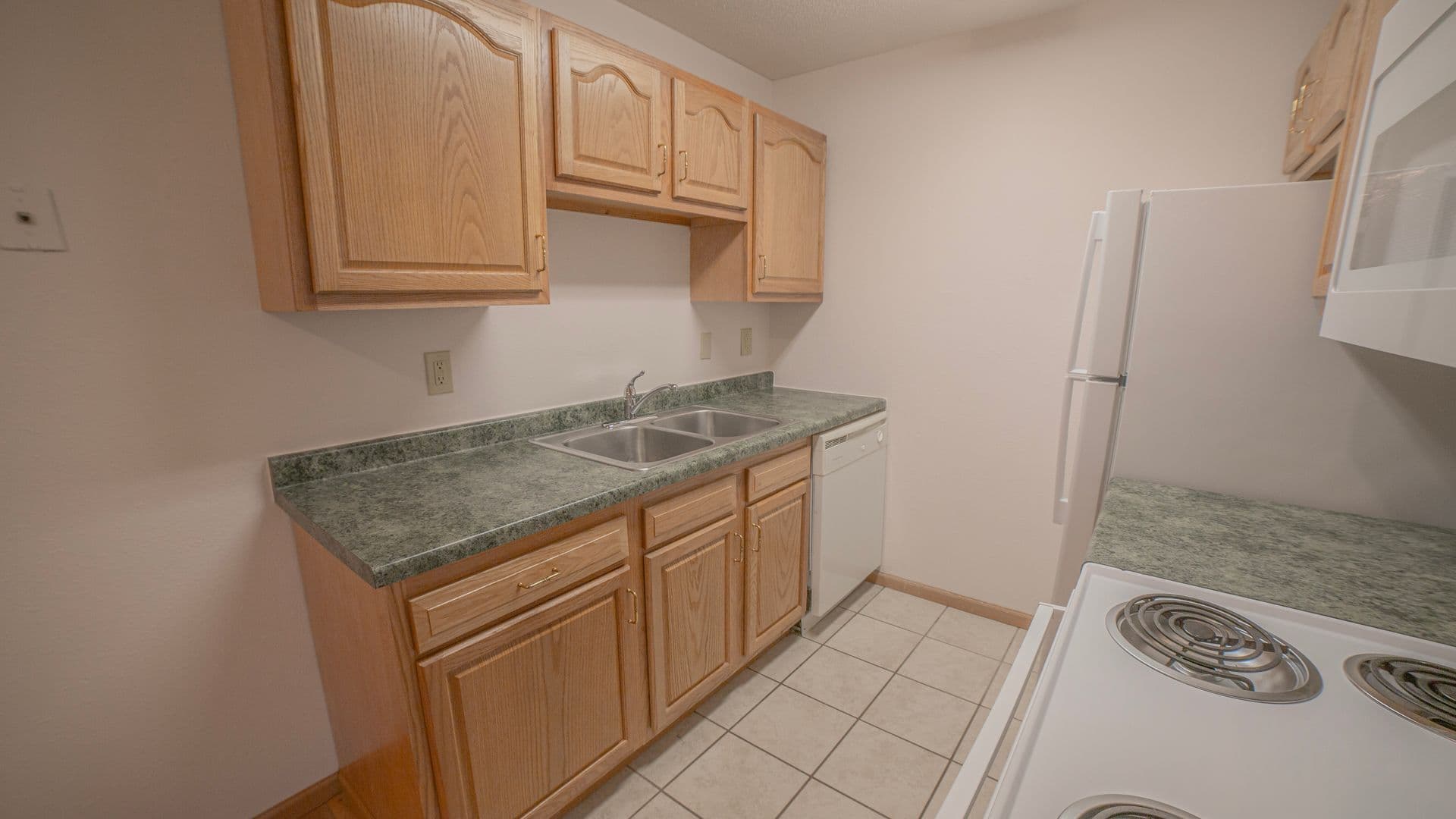 Fargo Apartment: 1342-1350 N. Broadway