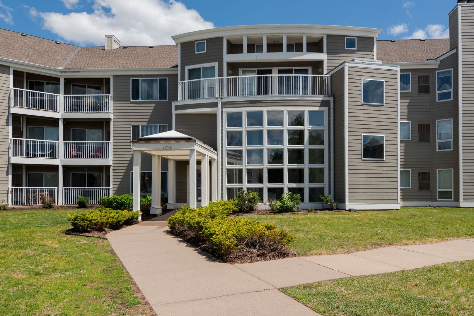Bloomington Apartment: 7300 Bristol Village Dr